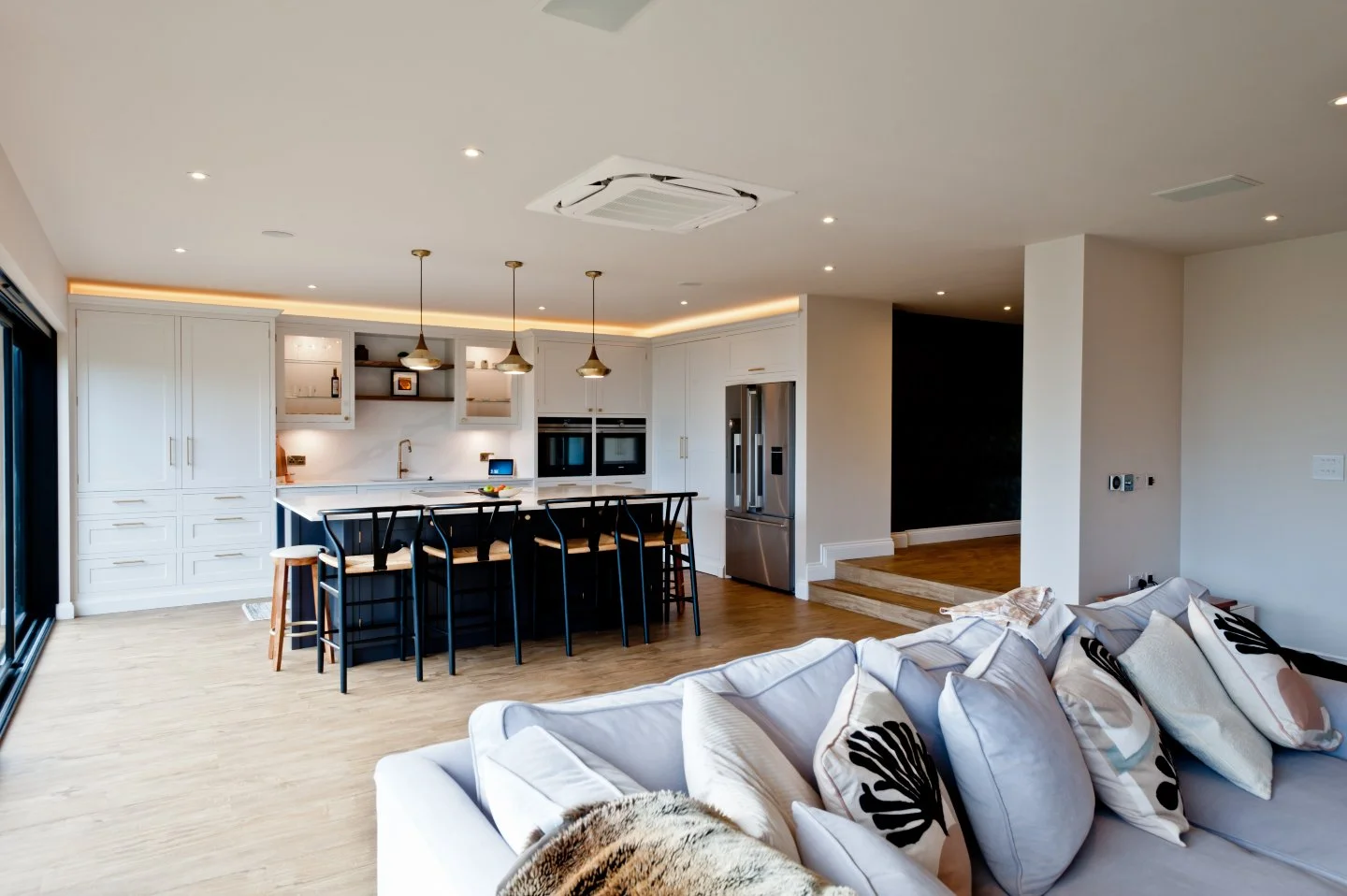 This beautiful kitchen was designed to feel effortless &mdash; because the work happens behind the scenes.

Balanced proportions.
Hand-finished cabinetry.
Materials chosen to last, not date.
And, it works.

This is bespoke at its best: nothing shouti