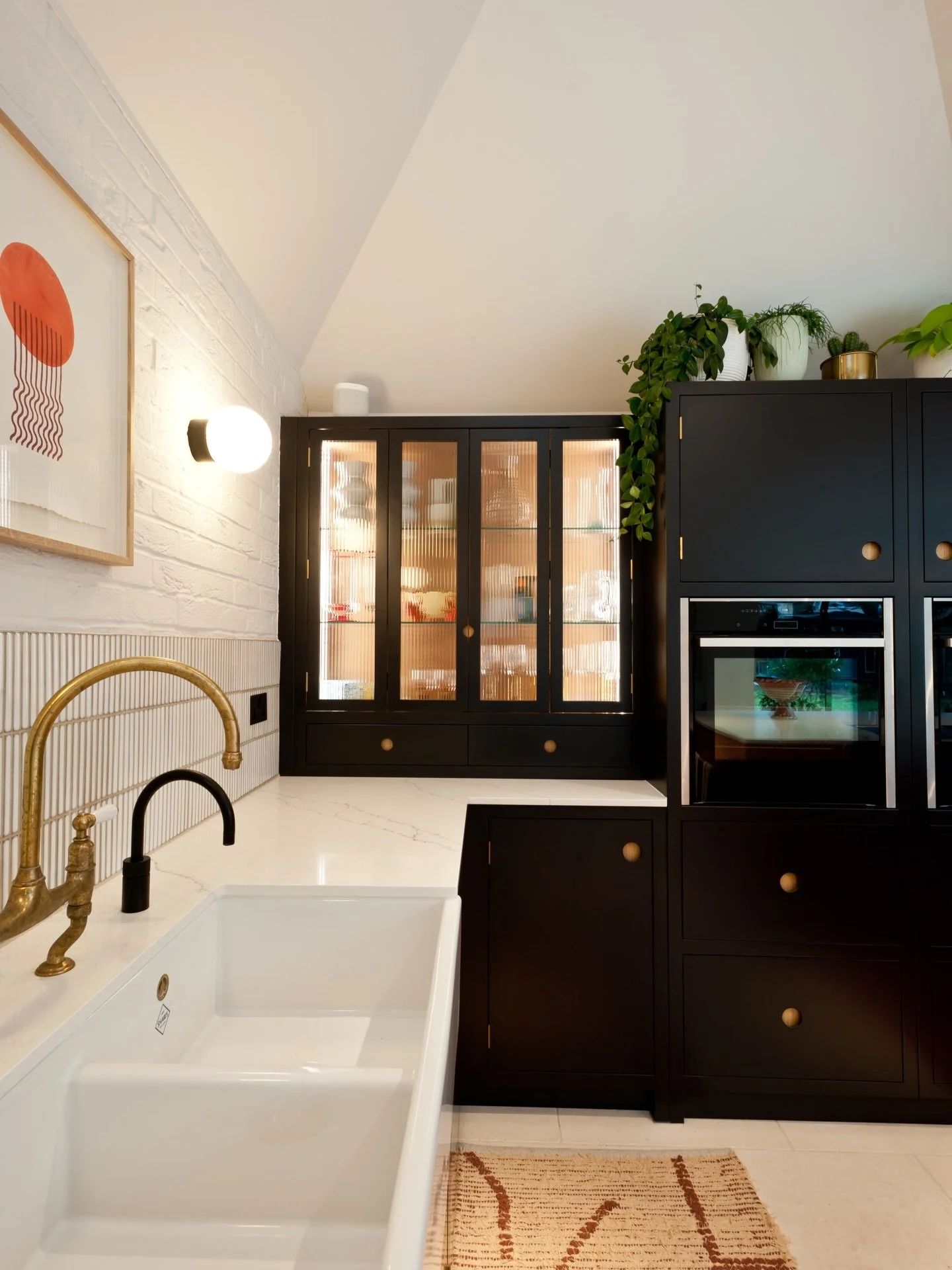 Reeded-glazed, bi-folding doors in this gorgeous worktop dresser - perfect for housing those special and display-worthy kitchen things. 

Forever loving this black one - in this spicy kitchen.

@collinsbespokekitchens 

#bespokekitchen #blackkitchen 