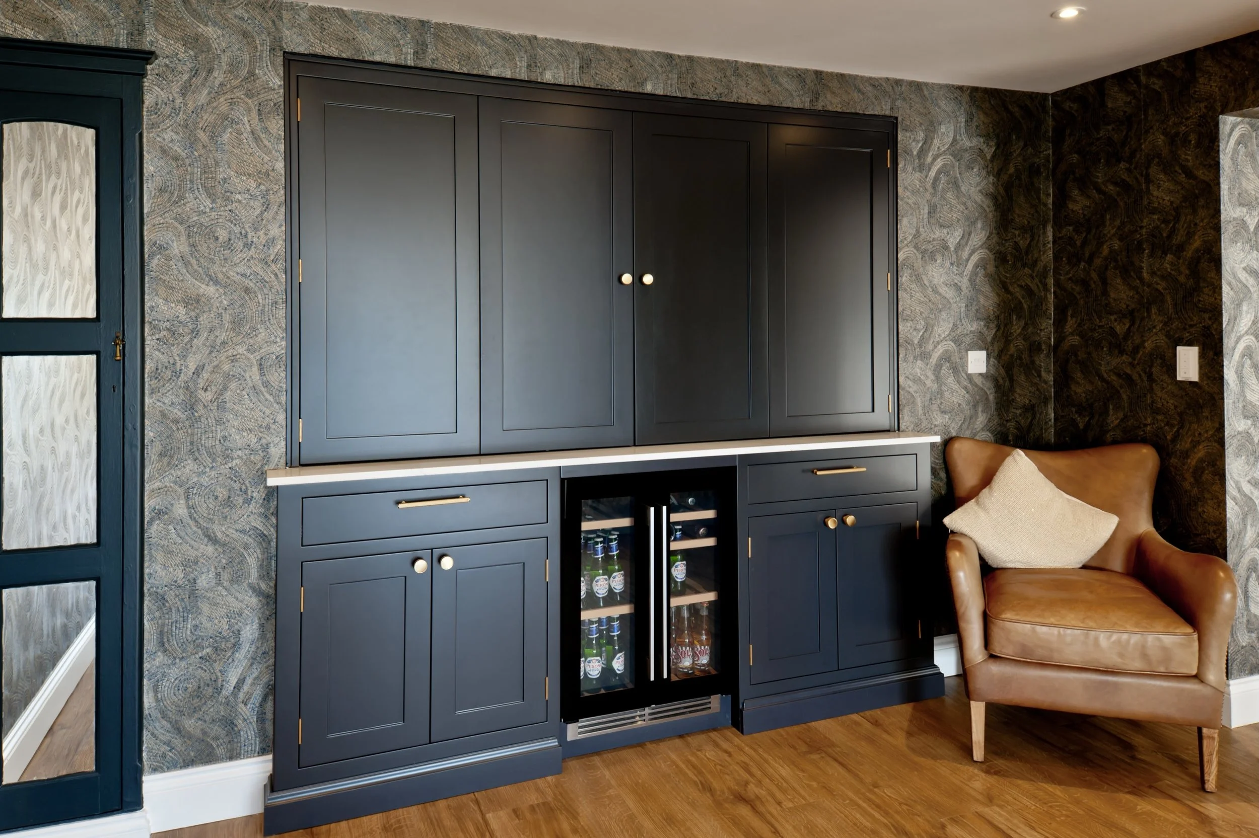 The home bar aka drinks cabinet, dropping into your feed like it&rsquo;s H.O.T! And, jeez, it&rsquo;s been a week needing a stocked one of these.

This was part of an absolutely gorgeous kitchen and was set back a bit but also risen - it was incredib