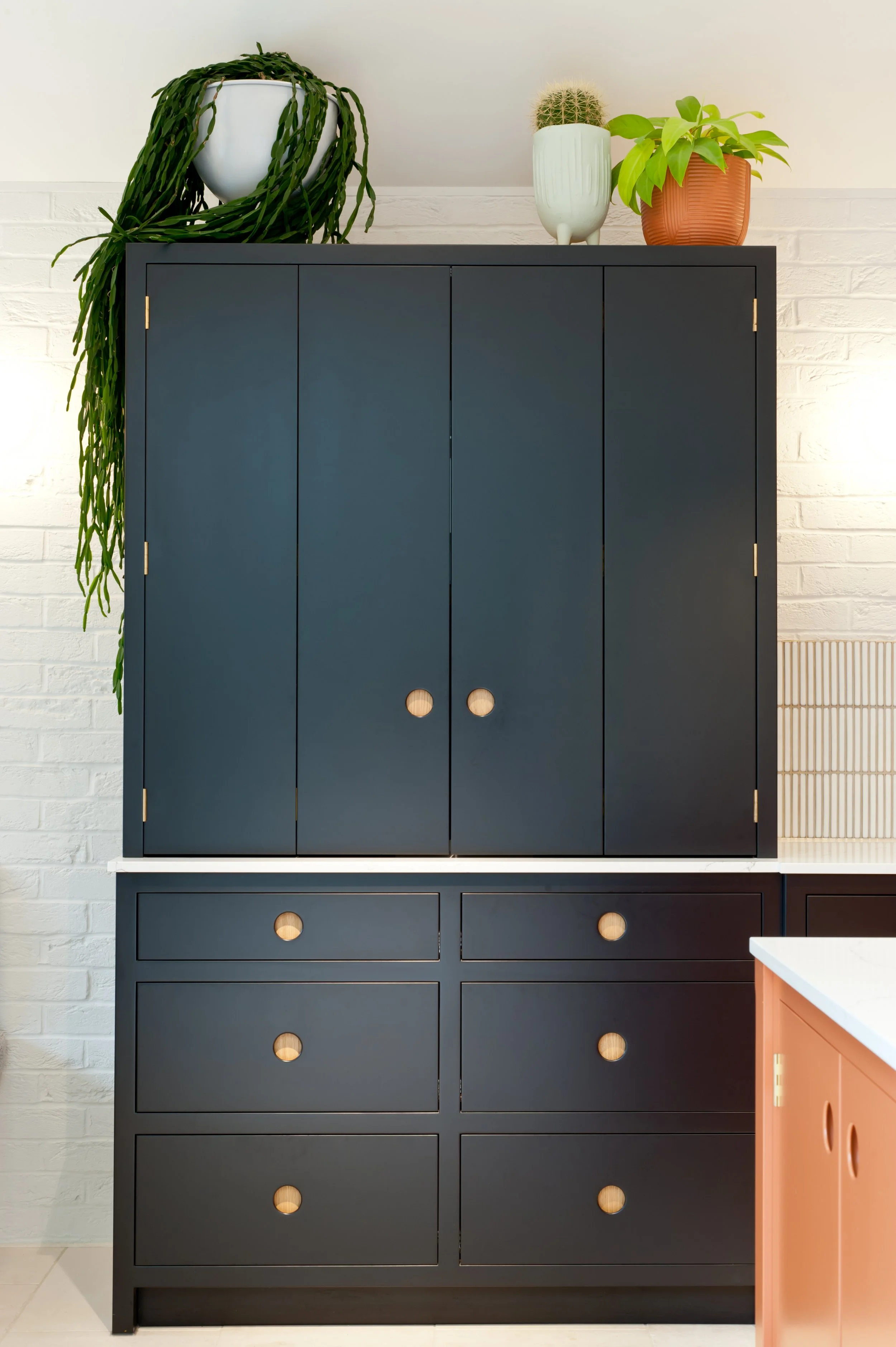 bespoke black kitchen cupboards kent