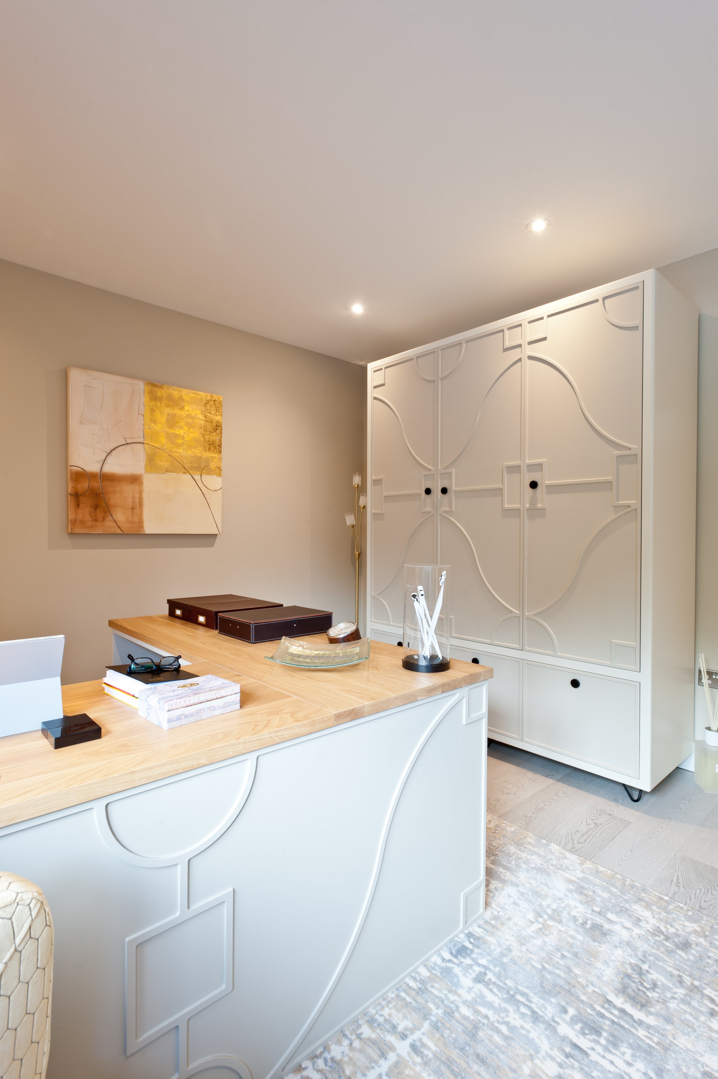 Not your nine-to-five office.
A bespoke home office where handcrafted cabinetry, concealed storage and distinctive detailing make working from home rather more beautiful.