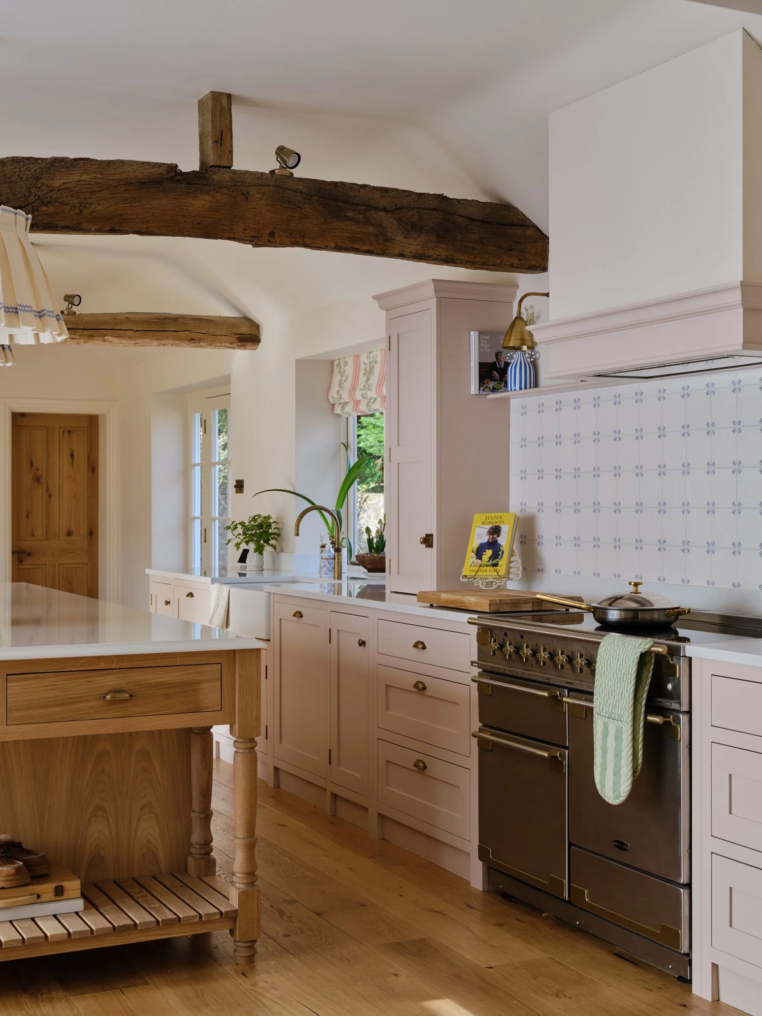 Soft Scallop and Solid Oak, Perfectly Pretty in Paddock Wood