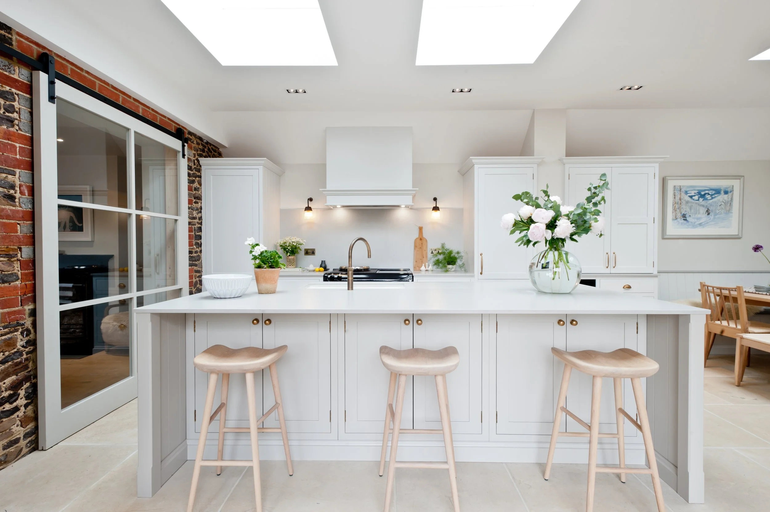 Light-filled bespoke in-frame Shaker kitchen with central island, quartz worktops and handcrafted cabinetry.