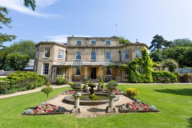 The Jane Austen-Inspired Stays Bringing Regency Britain to Life