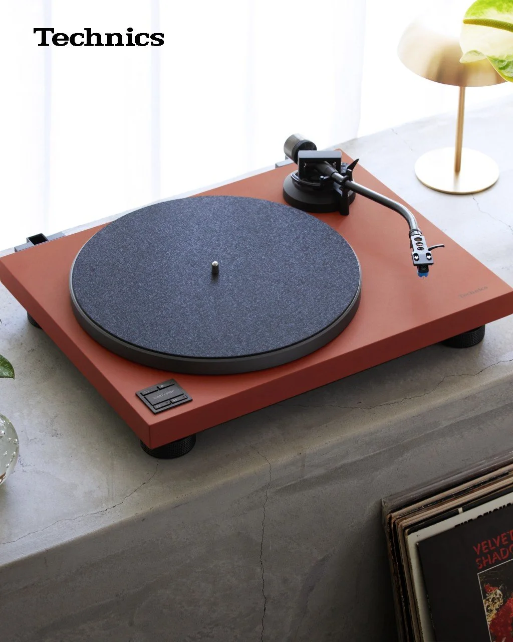 LAUNCH --  Technics SL-40 CBT turntable