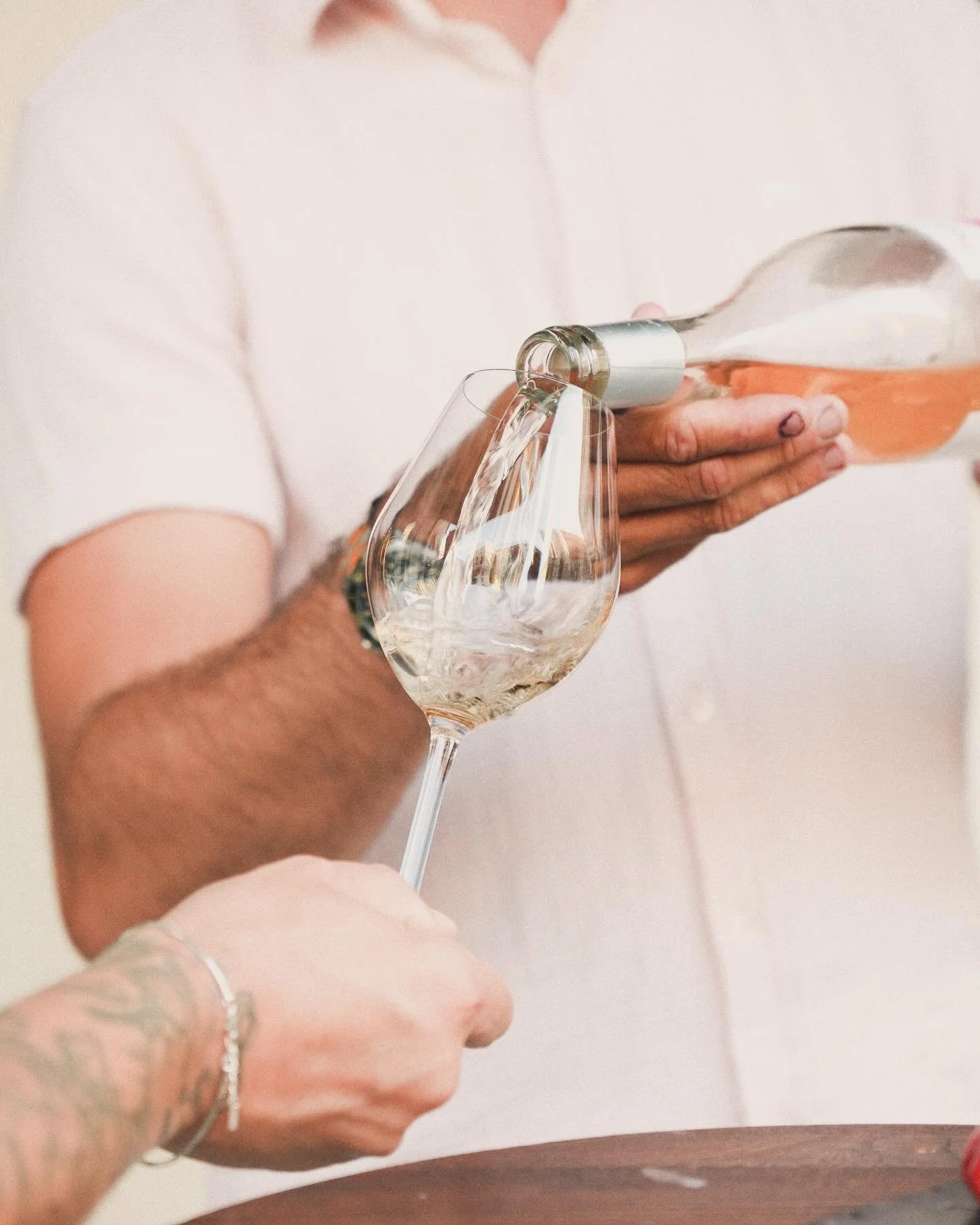 🌟 Retour sur notre toute premi&egrave;re soir&eacute;e d&eacute;gustation !

Cet &eacute;v&eacute;nement a &eacute;t&eacute; plac&eacute; sous le signe du partage et de la convivialit&eacute;, autour des cuv&eacute;es du @domaine_eglisette, en @aopt