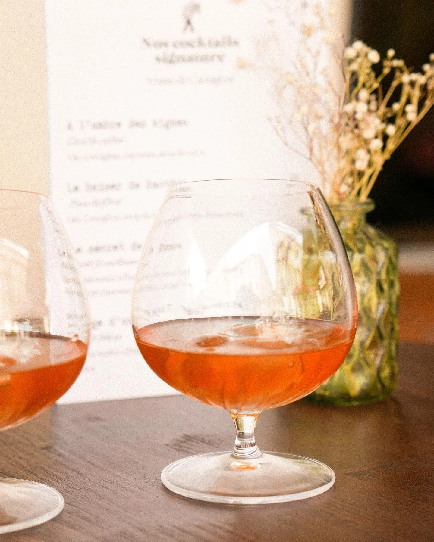 L&rsquo;&eacute;t&eacute; arrive, nos nouveaux horaires aussi ☀️ 
Notre bar &agrave; vin &amp; Cartag&egrave;ne vous accueille du mardi au samedi, de 17h &agrave; 22h 💛
 
📸 @agence_coeur