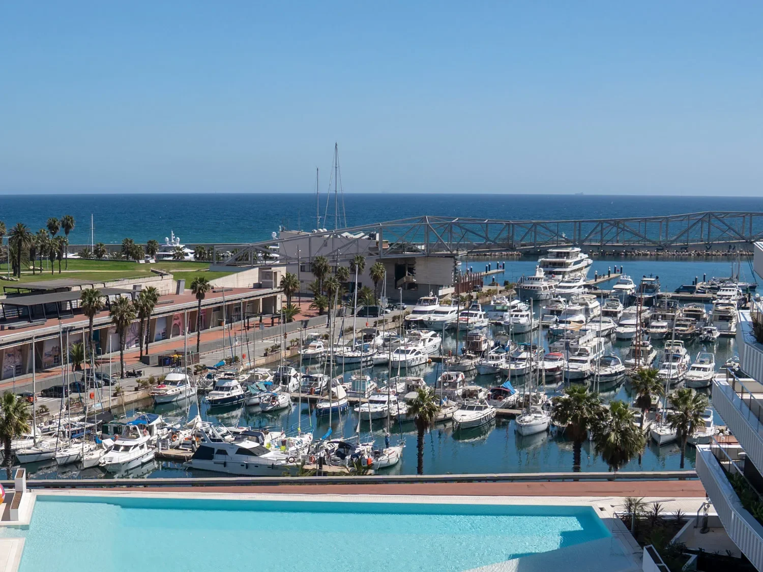 06-10-SLS-Barcelona-Captivate-King-Marina-View.webp