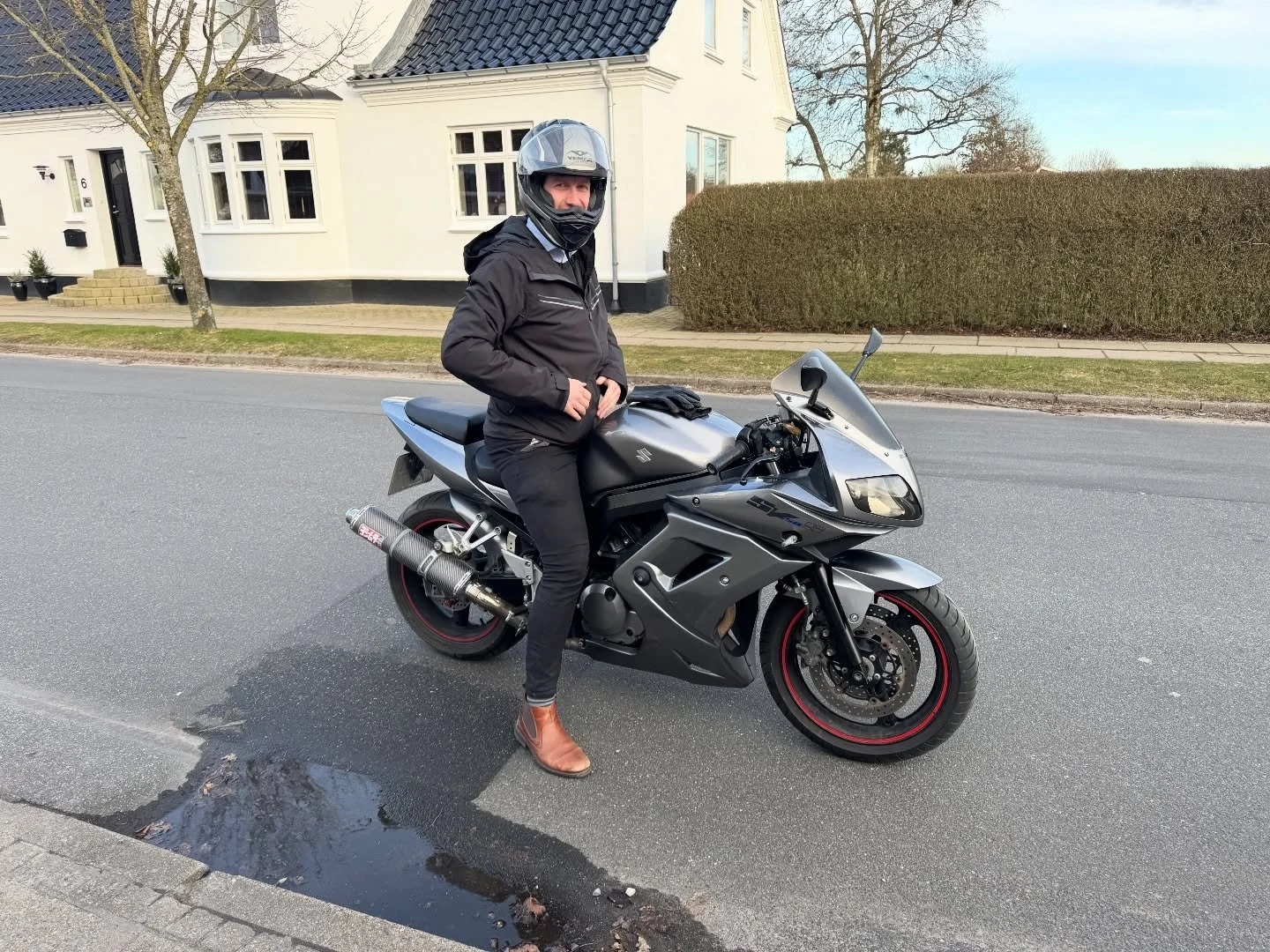 ☀️😎🇩🇰 For&aring;rs klarg&oslash;ring af din 🏍️✅ hos Rollos Garage🛠️ Renoveret forgaffel🏋️☀️ //Ses🎯 Husk‼️Skal din motorcykel have service inden for&aring;ret, s&aring; kig forbi Rollos Garage🏍️💨✅ //Ses i Rollos Garage #hondamotercycles #harl