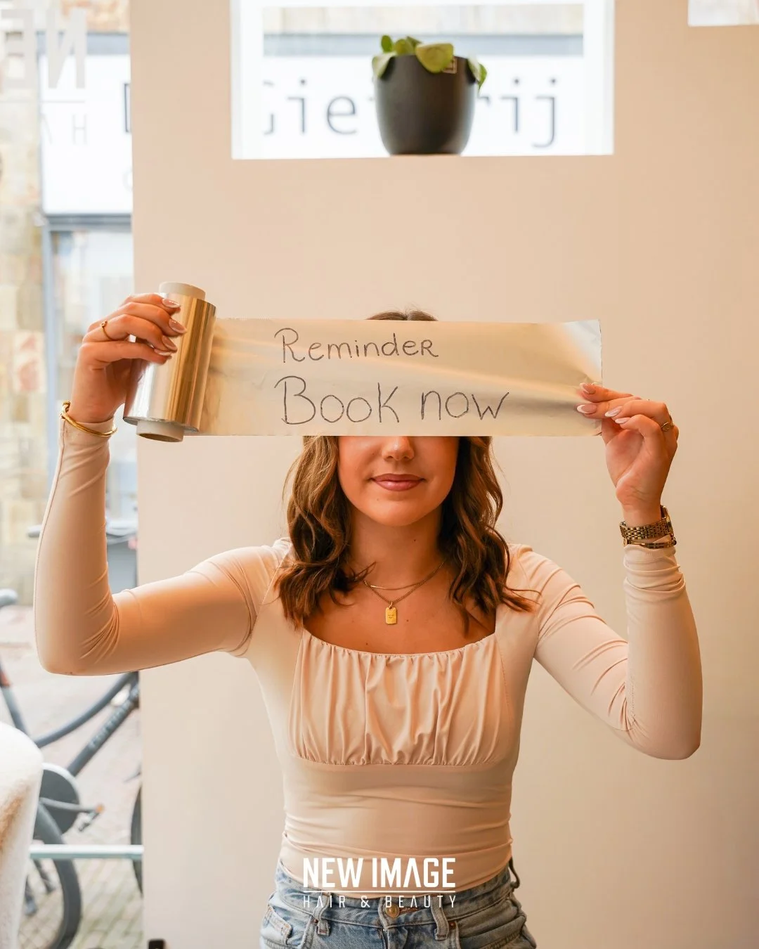 November = tijd om kerst ready te worden! 🎄

Zorg dat je op tijd je plekje reserveert, want vol = vol! 

Boek je afspraak:
📞 +31 570 670016

#kerst #deventer #kapsalondeventer #deventercity #deventercentrum #beautysalondeventer #kapper #kapsalon #k