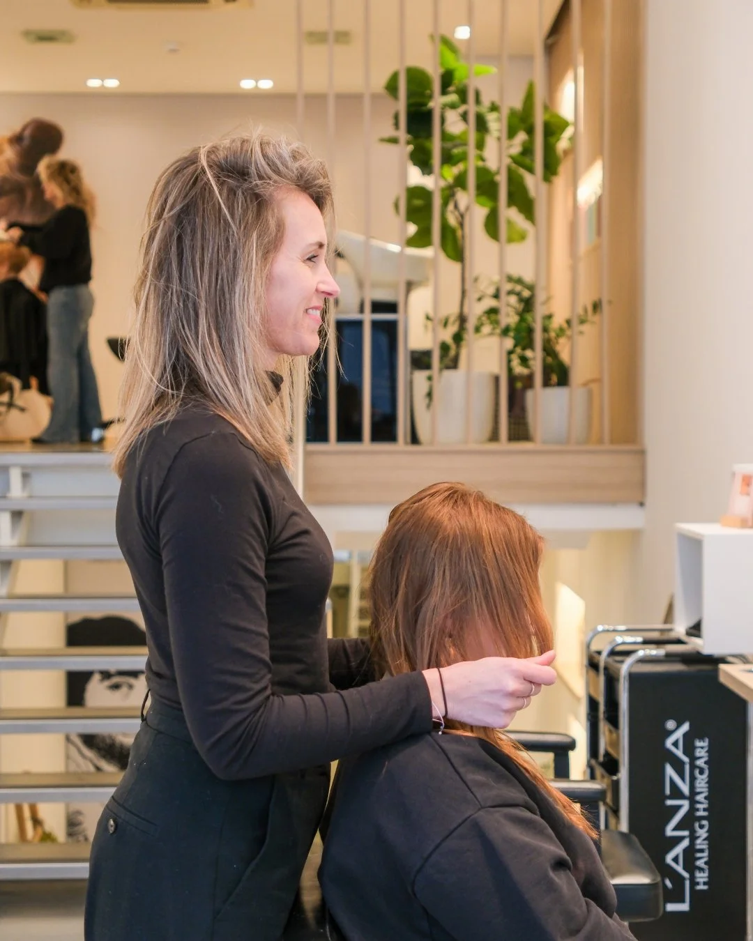 Mission complete als jij lachend de deur uitgaat 🪞

Hier een paar van onze favoriete resultaten van de afgelopen maand! 

#hair #kapsalon #kapper #kappers #deventer #lanza #deventercity #dameskapper #herenkapper #kapperdeventer #deventercentrum #kap