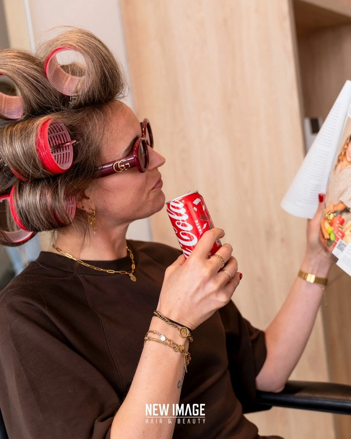 Big rollers, glossy hair &amp; a little self-care moment 🤍

💌 Boek jouw afspraak via onze website of bel 0570-670016 

#deventer #kapsalon #deventercity #deventercentrum #kapperdeventer