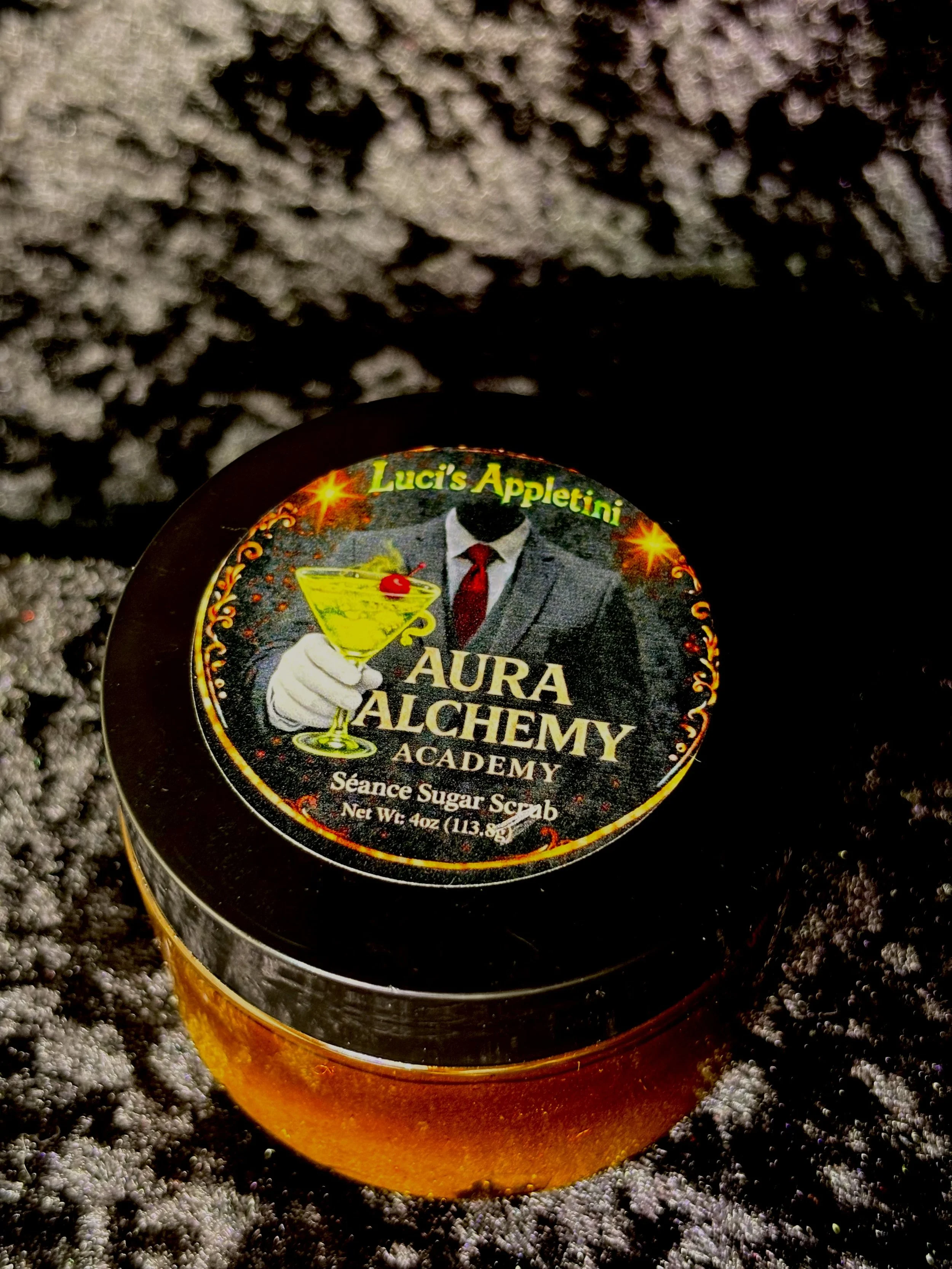 Lucis appletini closed lid view.jpeg