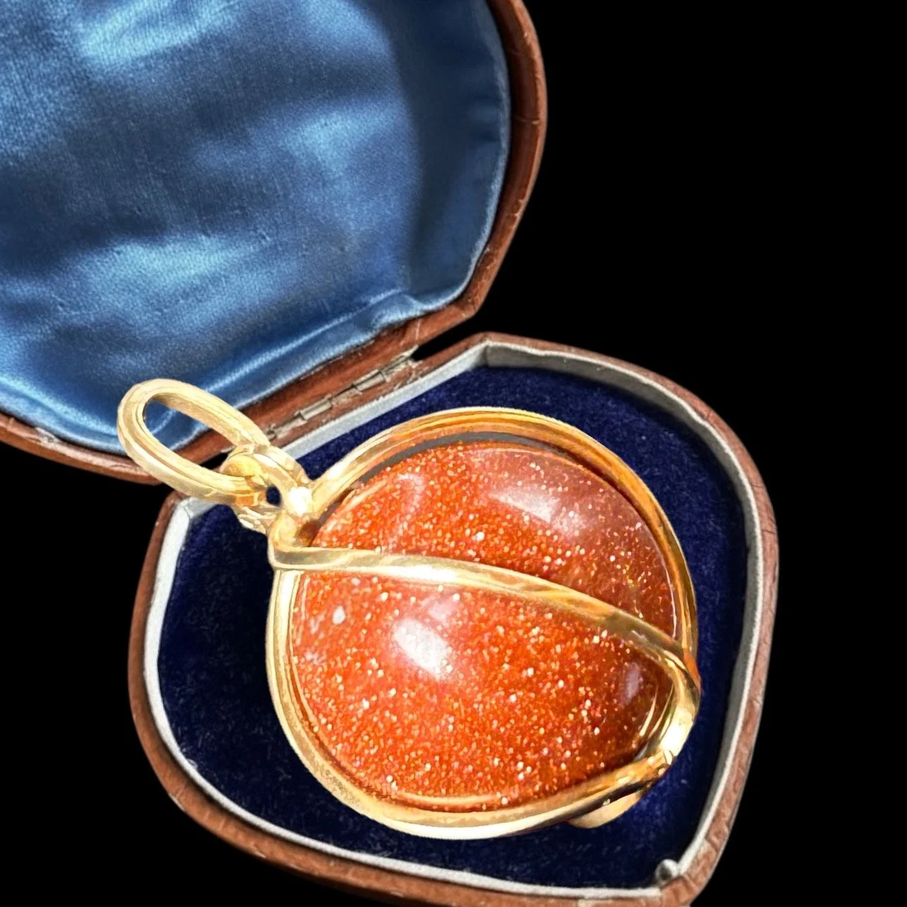 VINTAGE-GOLDSTONE-UNIQUE-JEWELLERY-14CT-PENDANT-OLD-RUBY-LUCK