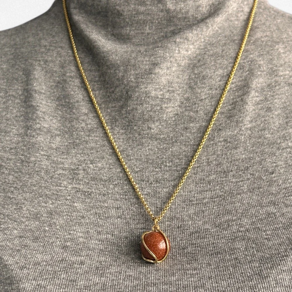 VINTAGE-GOLDSTONE-14CT-GOLD-CHARM-ORB