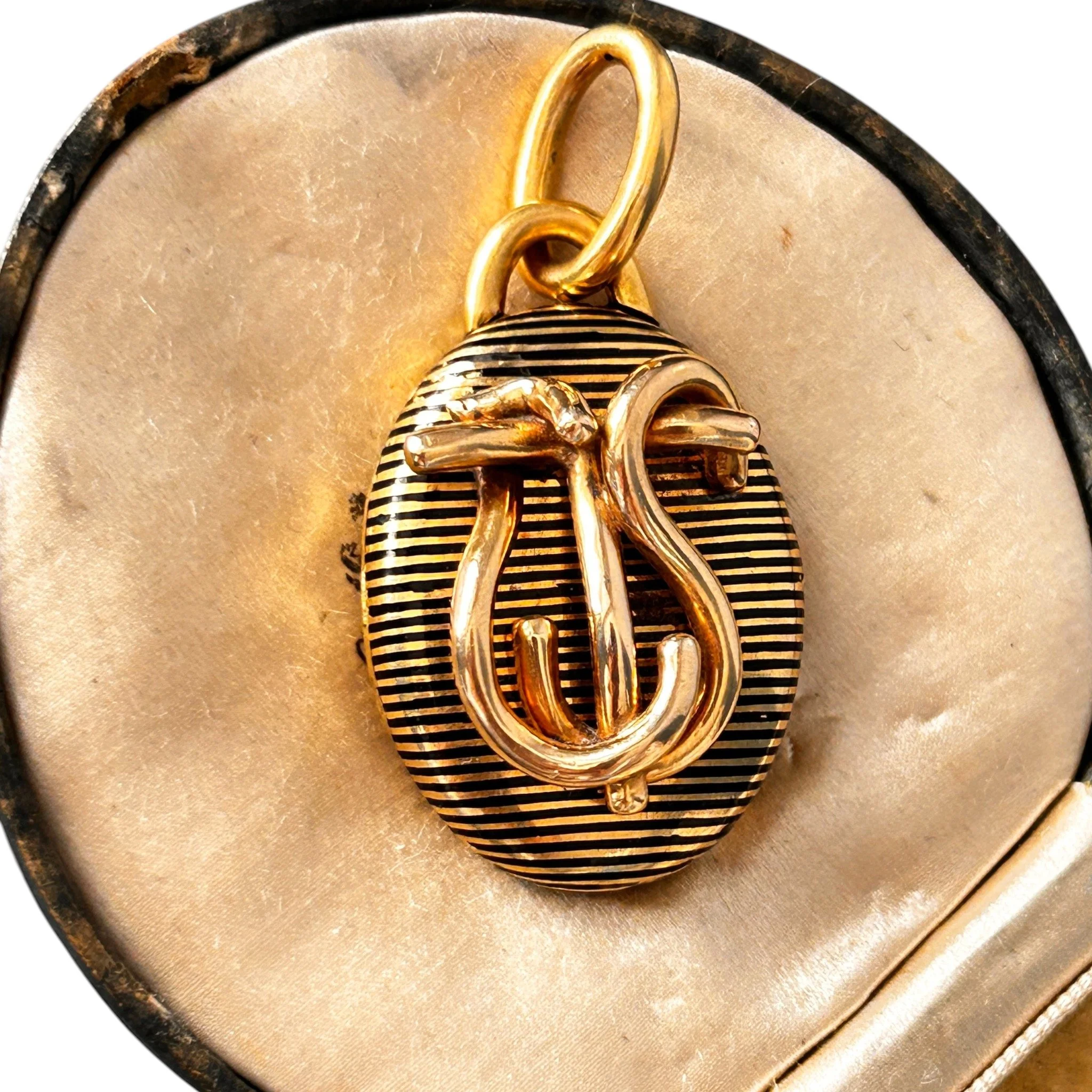 Victorian 15ct Anchor Style Locket with Enamel Stripe