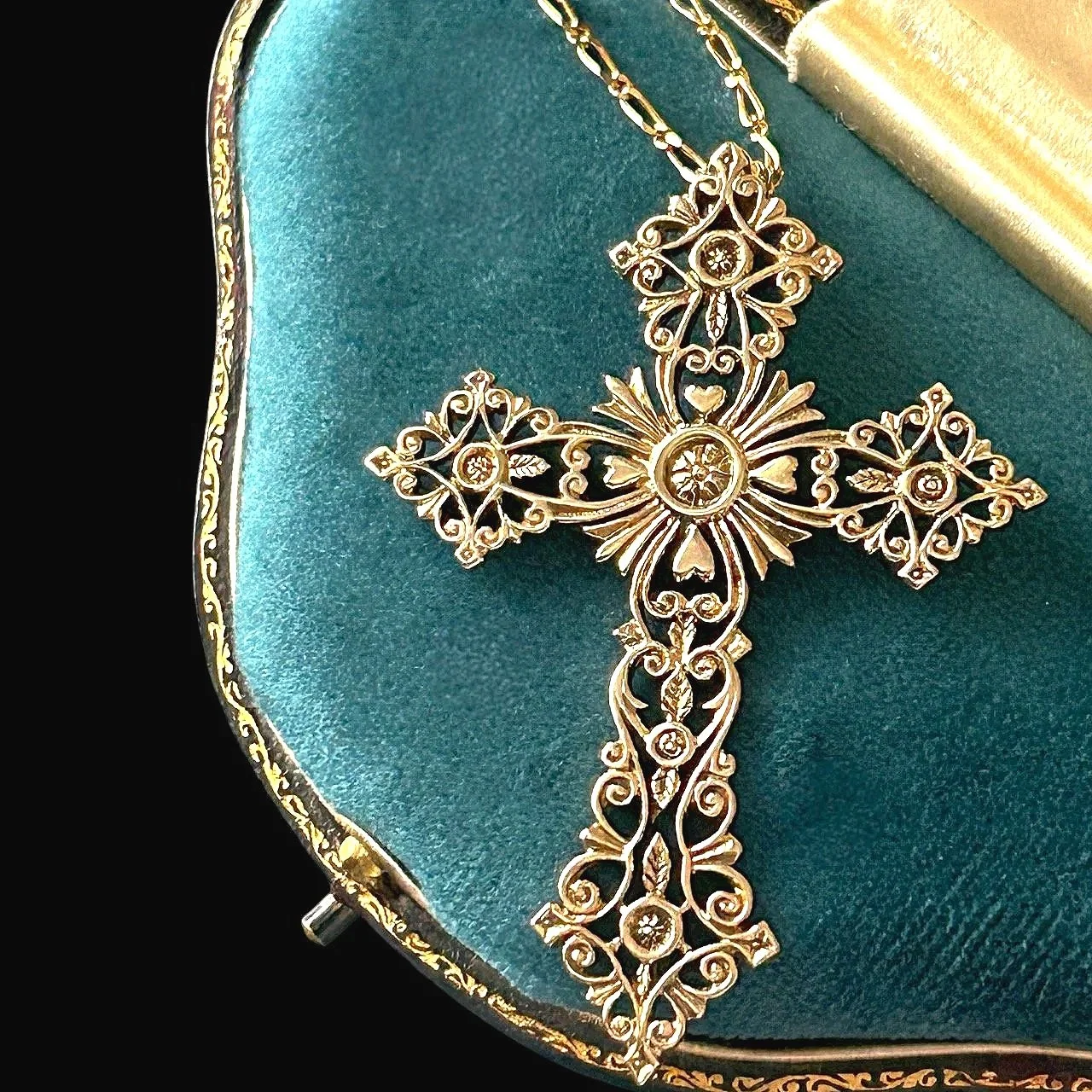 Unusual Gold Gross Vintage Jewelry Pendant 9ct