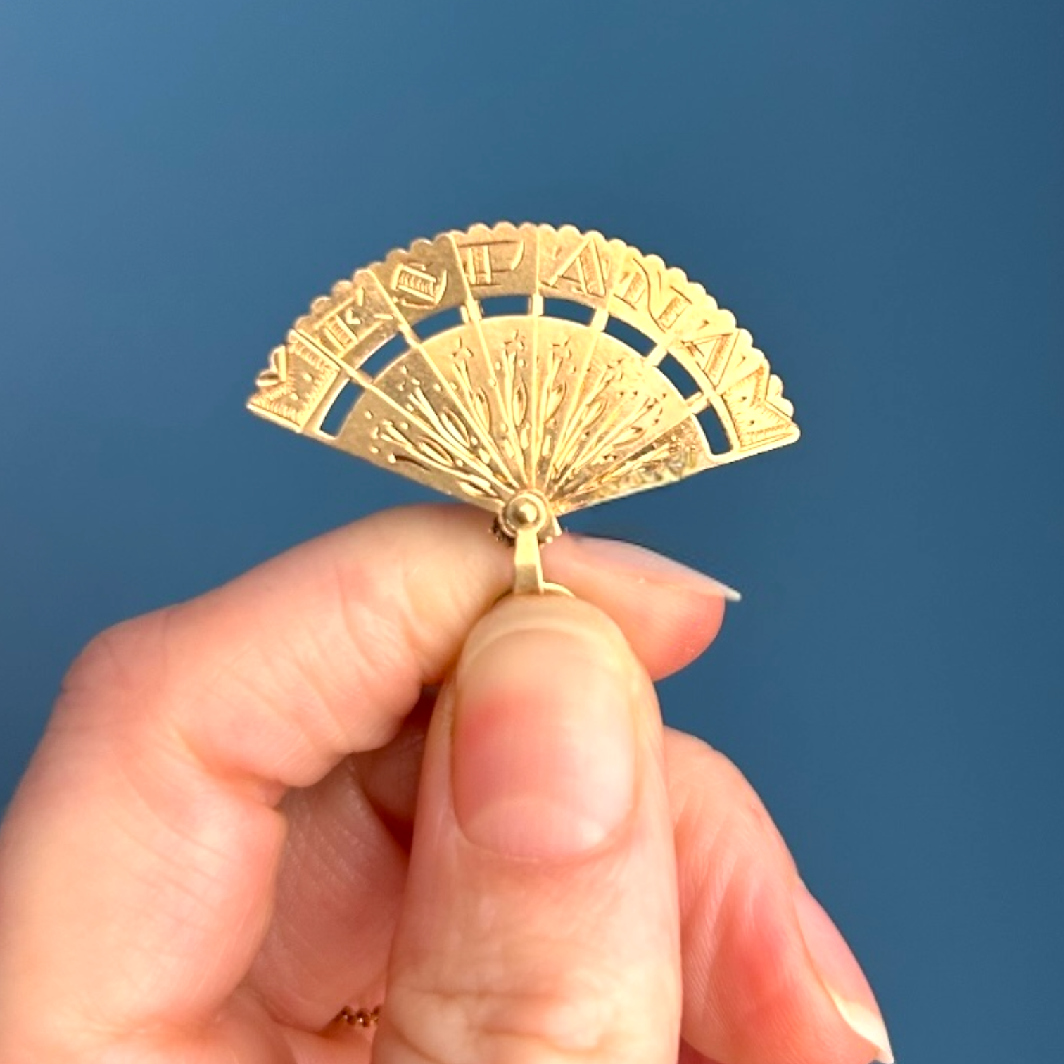 Spanish Fan Charm 18ct Gold Vintage Jewellery