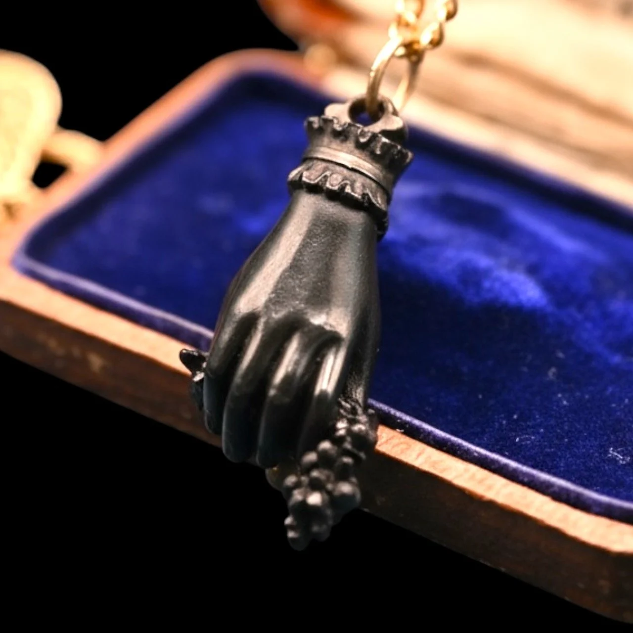 Victorian Mourning Jewellery Whitby Jet 9ct Gold