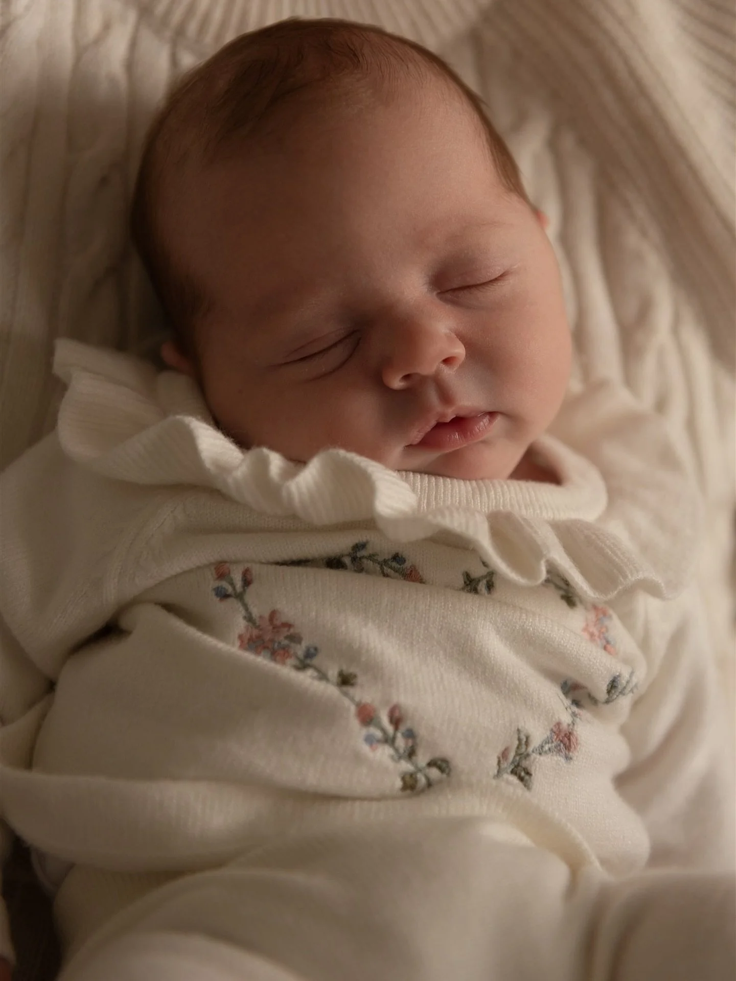 Let&rsquo;s all take a minute to appreciate this sweet sleepy little one ☁️☁️☁️

#newbornphotographer
#newbornphotography
#familyphotographer
#familyphotography
#surreynewbornphotographer
#surreyfamilyphotographer
#athomenewbornphotography
#athomefam