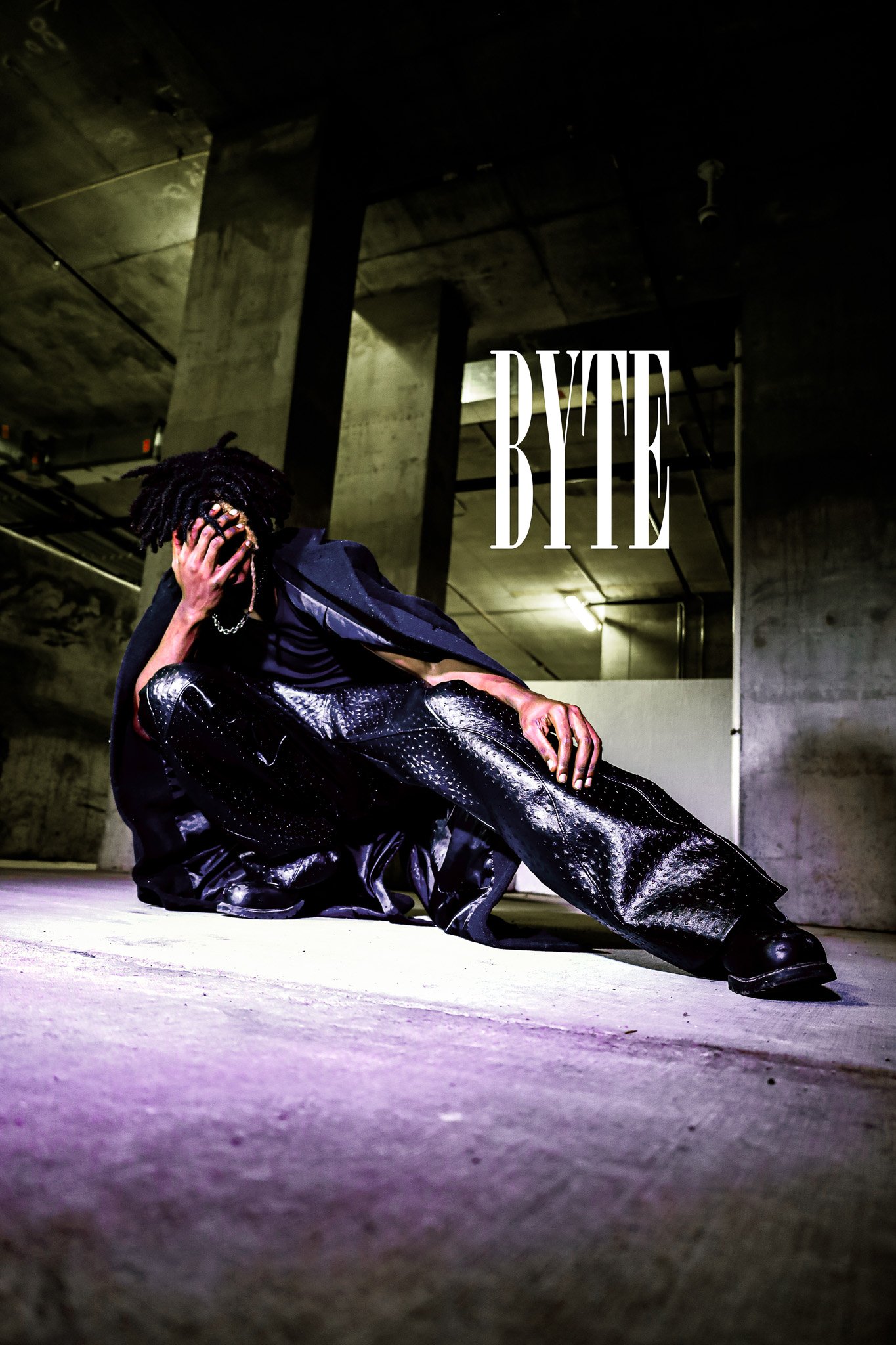 "THE CRAWLER", Kuro, Shot by Te.