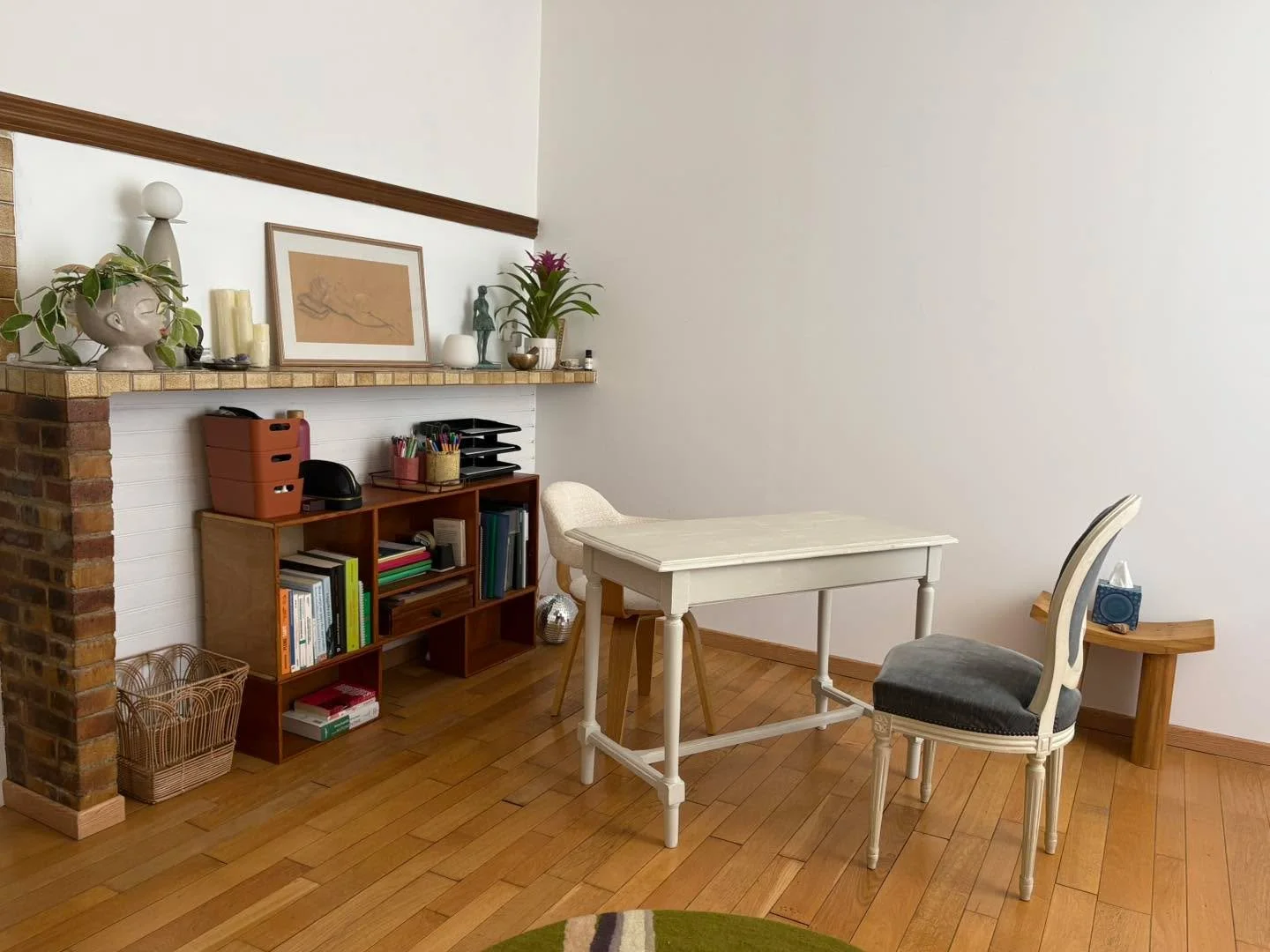 Mon cabinet vous attend. 🌿

&Agrave; Lormes, au 3 Petite rue du Four, j&rsquo;ai pos&eacute; mes plantes, mes huiles essentielles et mes livres - et surtout, une place pour vous.

Ici, on prend le temps. On regarde ce qui fatigue, ce qui p&egrave;se