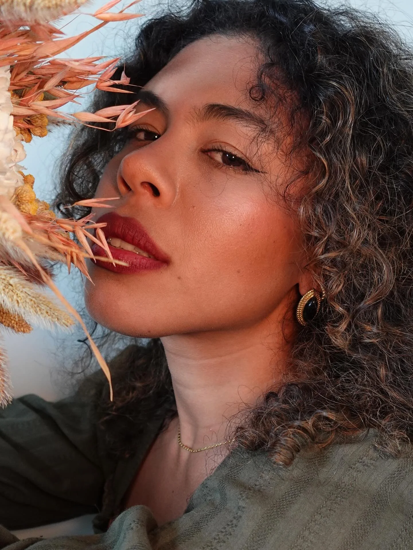 Haz algo solo por ti.
Sin contarlo. 
Sin justificarlo. 
Sin compartirlo.

Escoge un d&iacute;a para honrarte con presencia.
Cantate esa cancion que tanto te gusta, comprate un recuerdo que atesores con todo tu ser, camina lento, compra flores solo pa