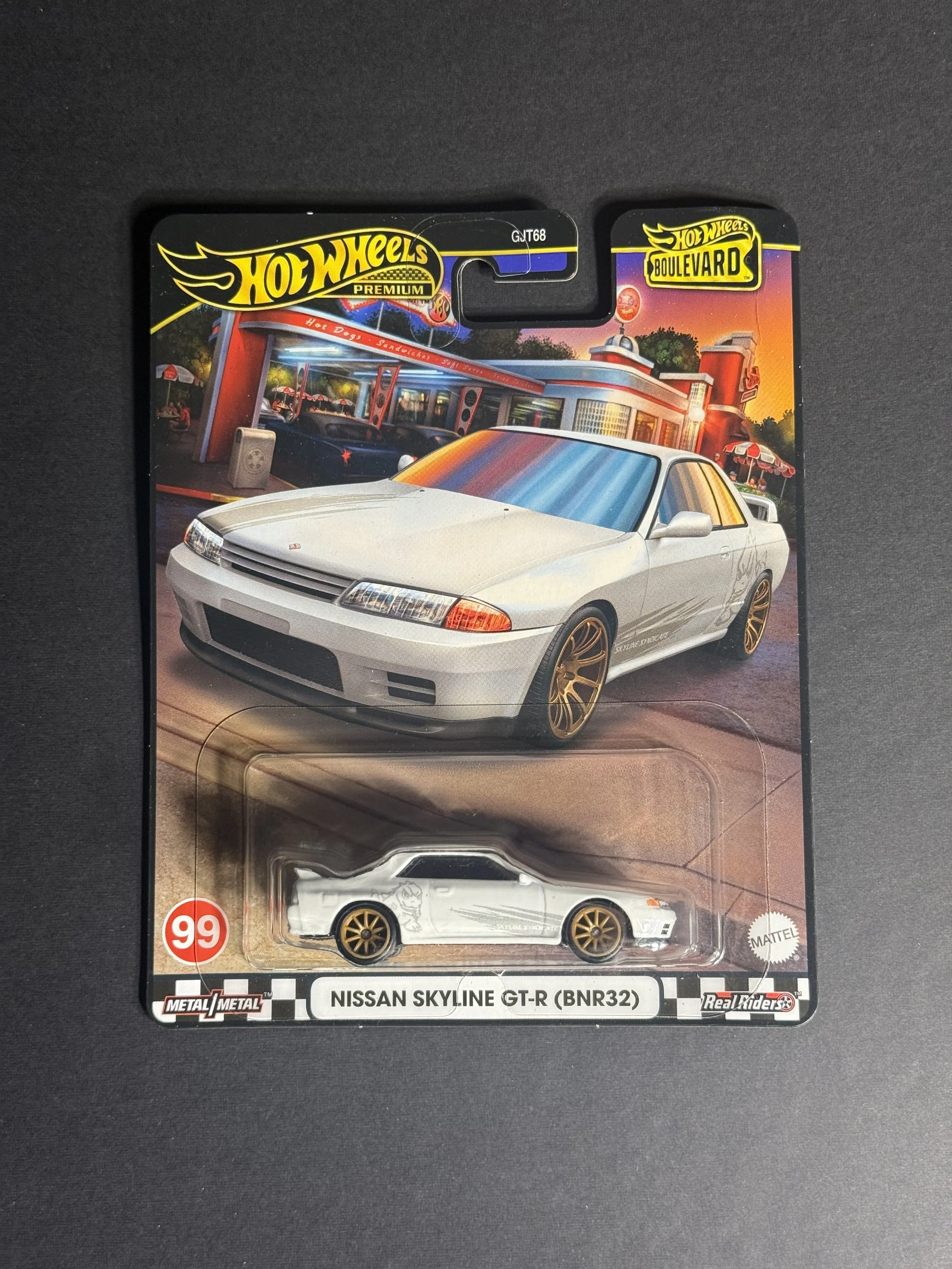 Boulevard Nissan Skyline GT-R (BNR32) damaged