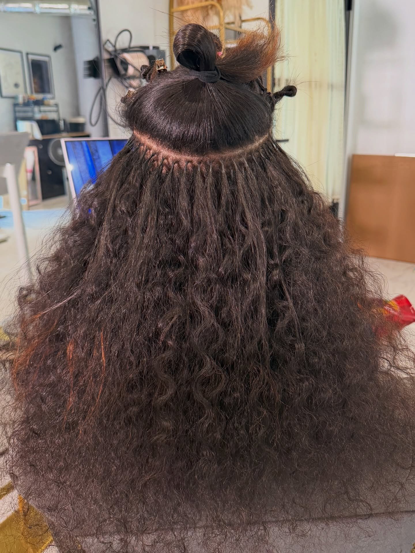 Half way through vs Final results ✨

Invisible bonds installation 🤌🏾

Appointment details:
- 18 inches loose body curl ➿
- Appointment duration 5 hours
- Extensions lifespan up to 6 months ✨