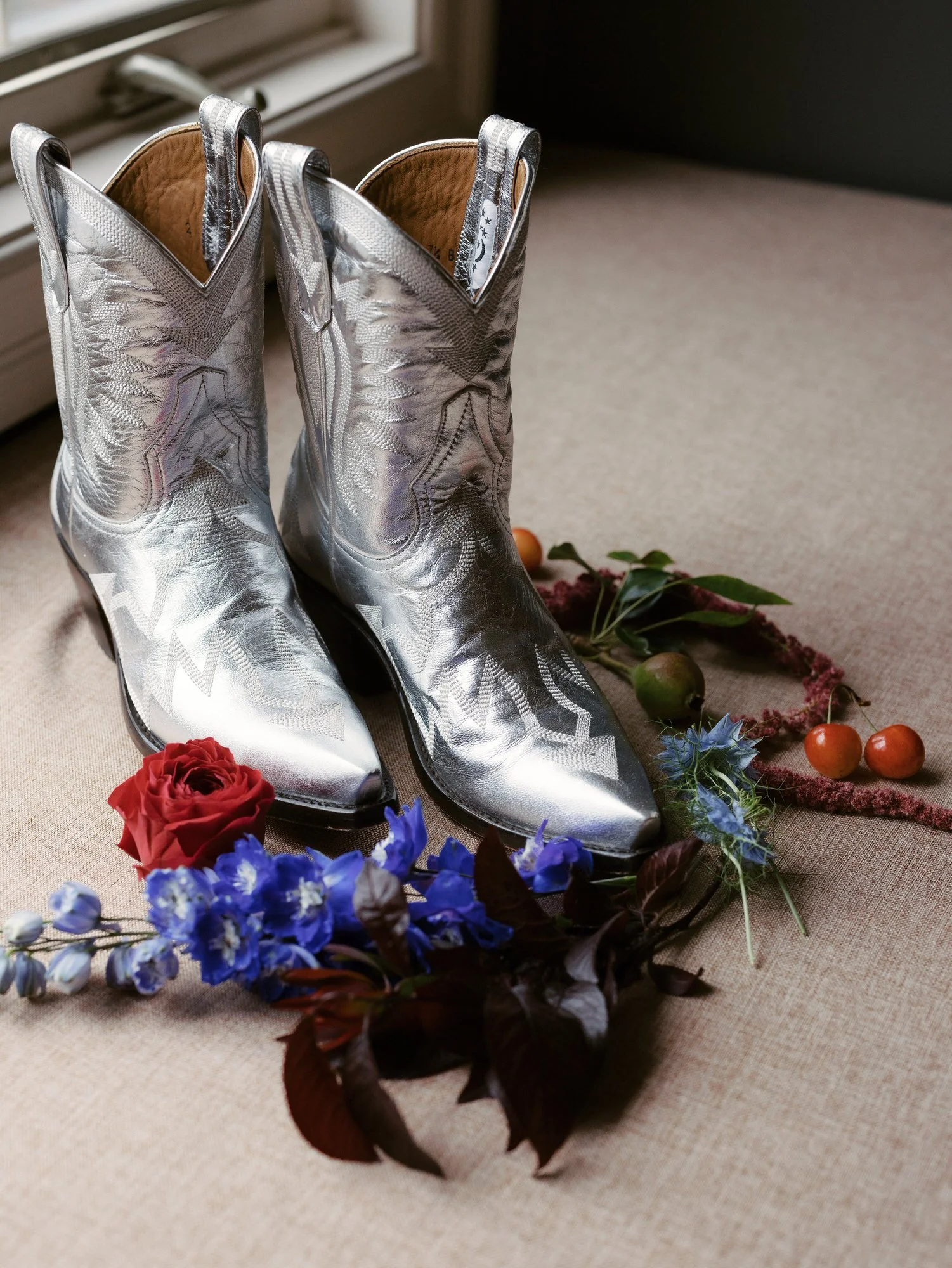 aa-0281-silver-cowboy-boots-styled-with-florals-troutbeck-amenia-ny-planned-by-ashley-douglass-jenny-fu.jpg