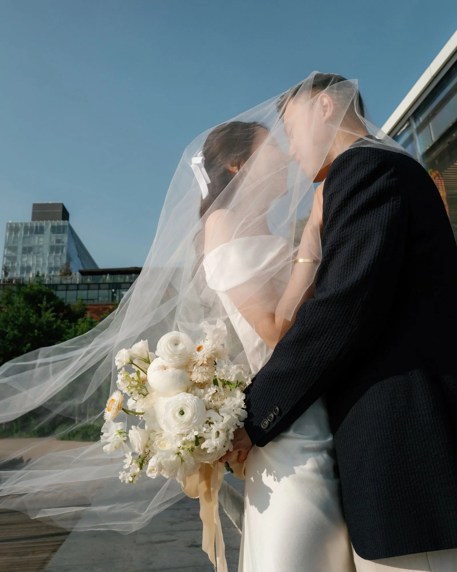 fc-03-bride-and-groom-under-veil-with-white-bouquet-nyc-elopement-jenny-fu.jpg