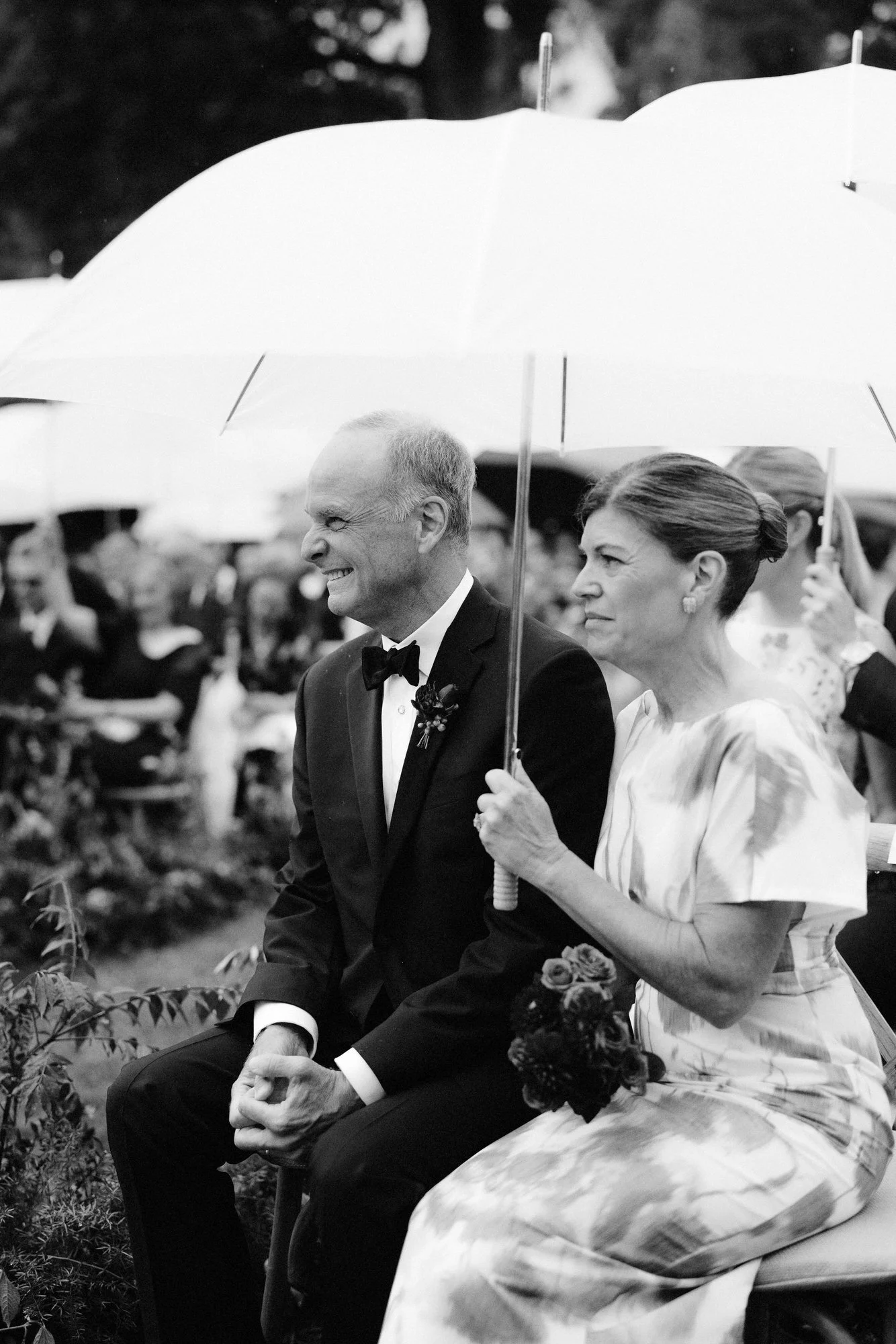 aa-0652-parents-of-bride-watching-ceremony-under-umbrella-troutbeck-amenia-ny-planned-by-ashley-douglass-jenny-fu.jpg