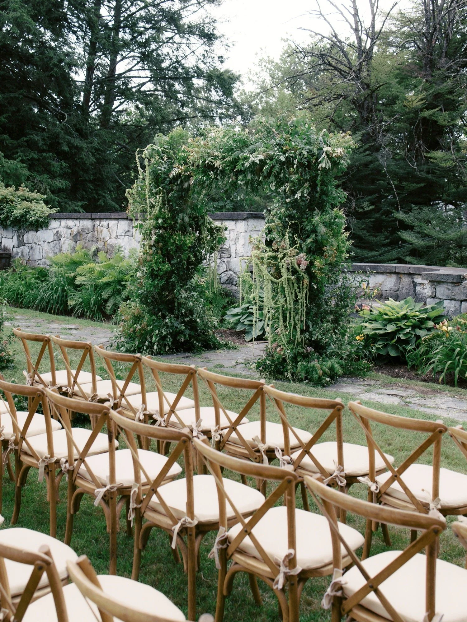 aa-0568-floral-ceremony-arch-and-chair-rows-troutbeck-amenia-ny-planned-by-ashley-douglass-jenny-fu.jpg