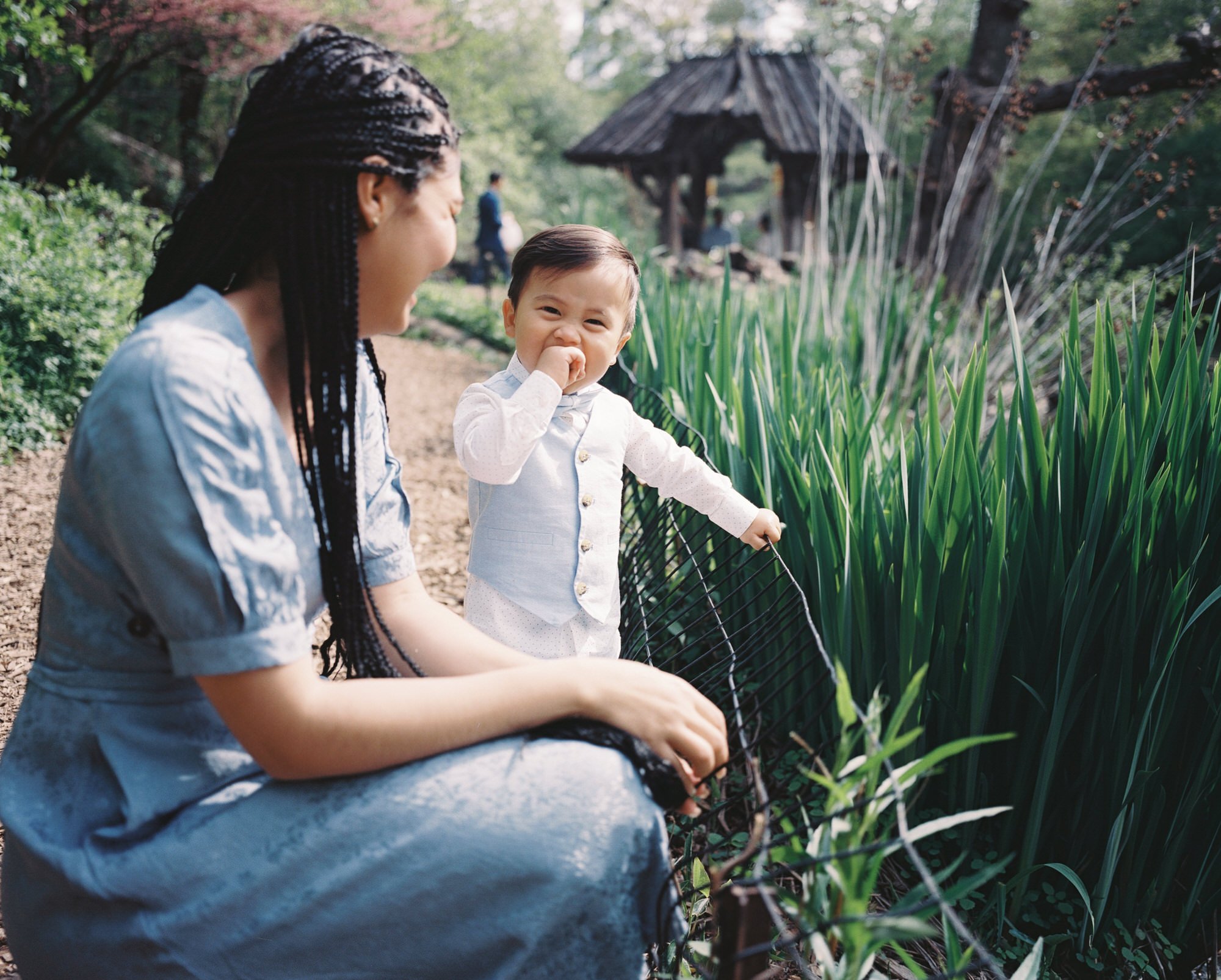 SE-film-10-baby-smiling-by-garden-path-cental-park-jenny-fu.jpg