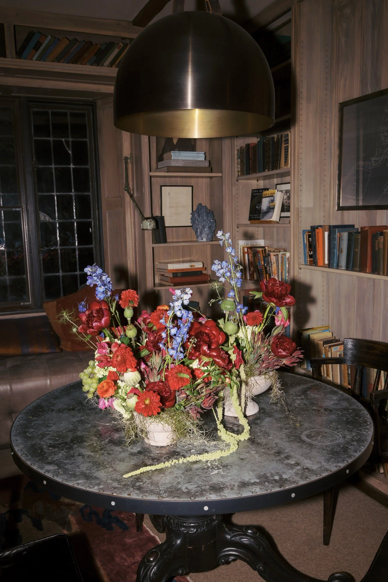 aa-1171-floral-arrangements-in-library-room-troutbeck-amenia-ny-planned-by-ashley-douglass-jenny-fu.jpg