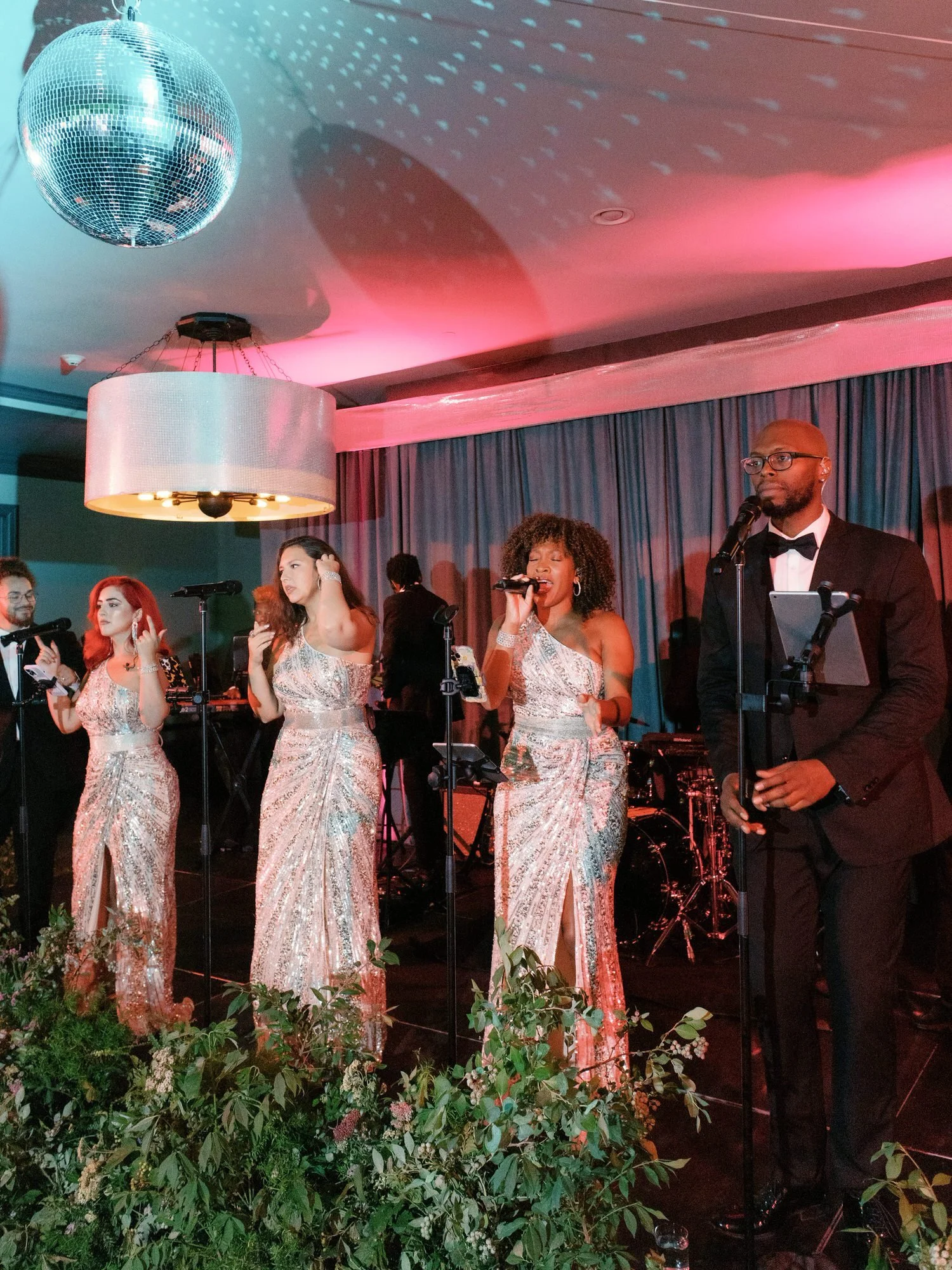 aa-1054-live-band-performing-under-disco-ball-troutbeck-amenia-ny-planned-by-ashley-douglass-jenny-fu.jpg