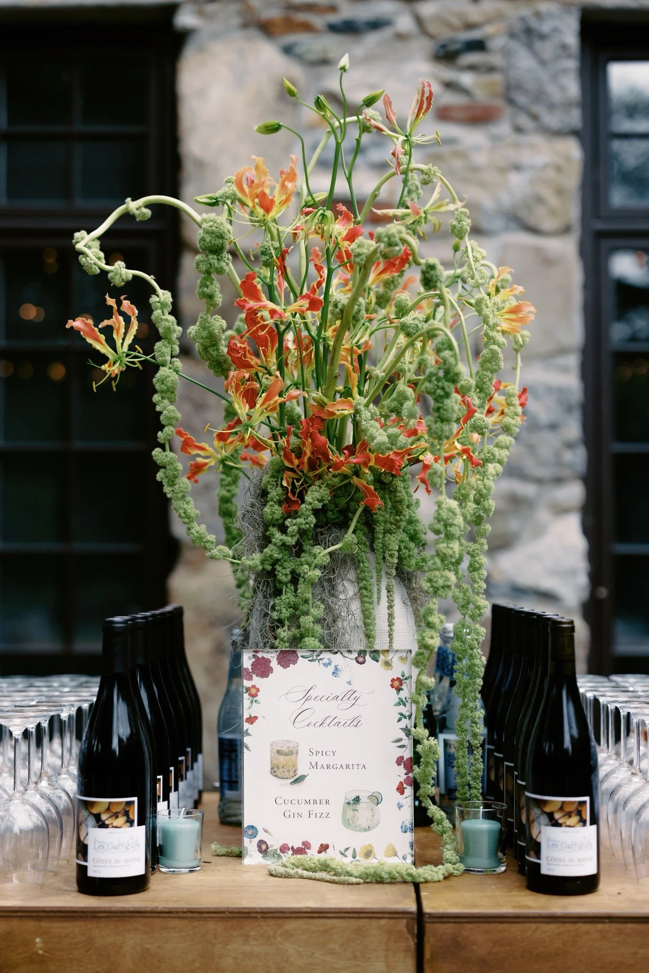 aa-0577-bar-decor-with-floral-arrangement-troutbeck-amenia-ny-planned-by-ashley-douglass-jenny-fu.jpg