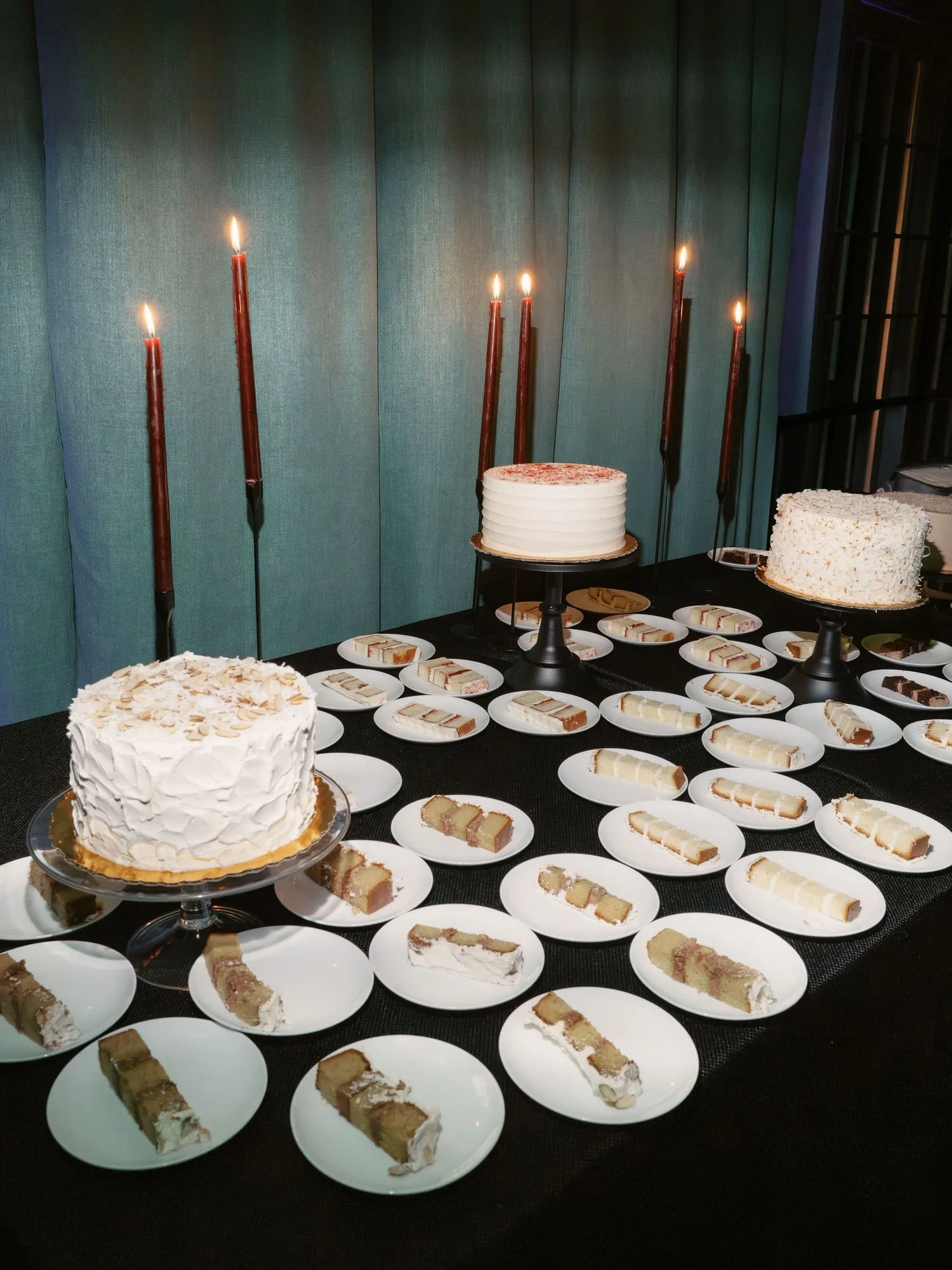aa-1047-dessert-table-with-cakes-and-sliced-servings-troutbeck-amenia-ny-planned-by-ashley-douglass-jenny-fu.jpg