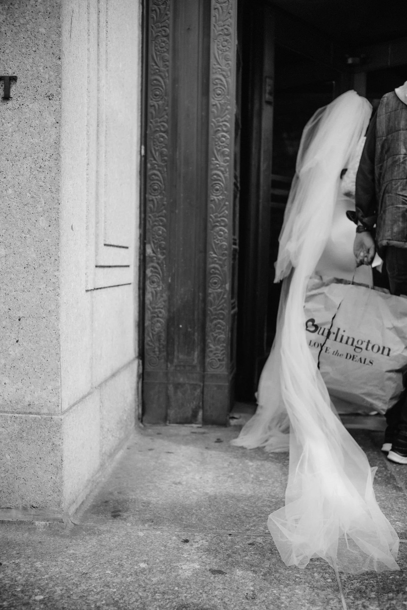 candid-bride-entering-building-with-veil-manhattan-nyc-city-hall-jenny-fu.JPG