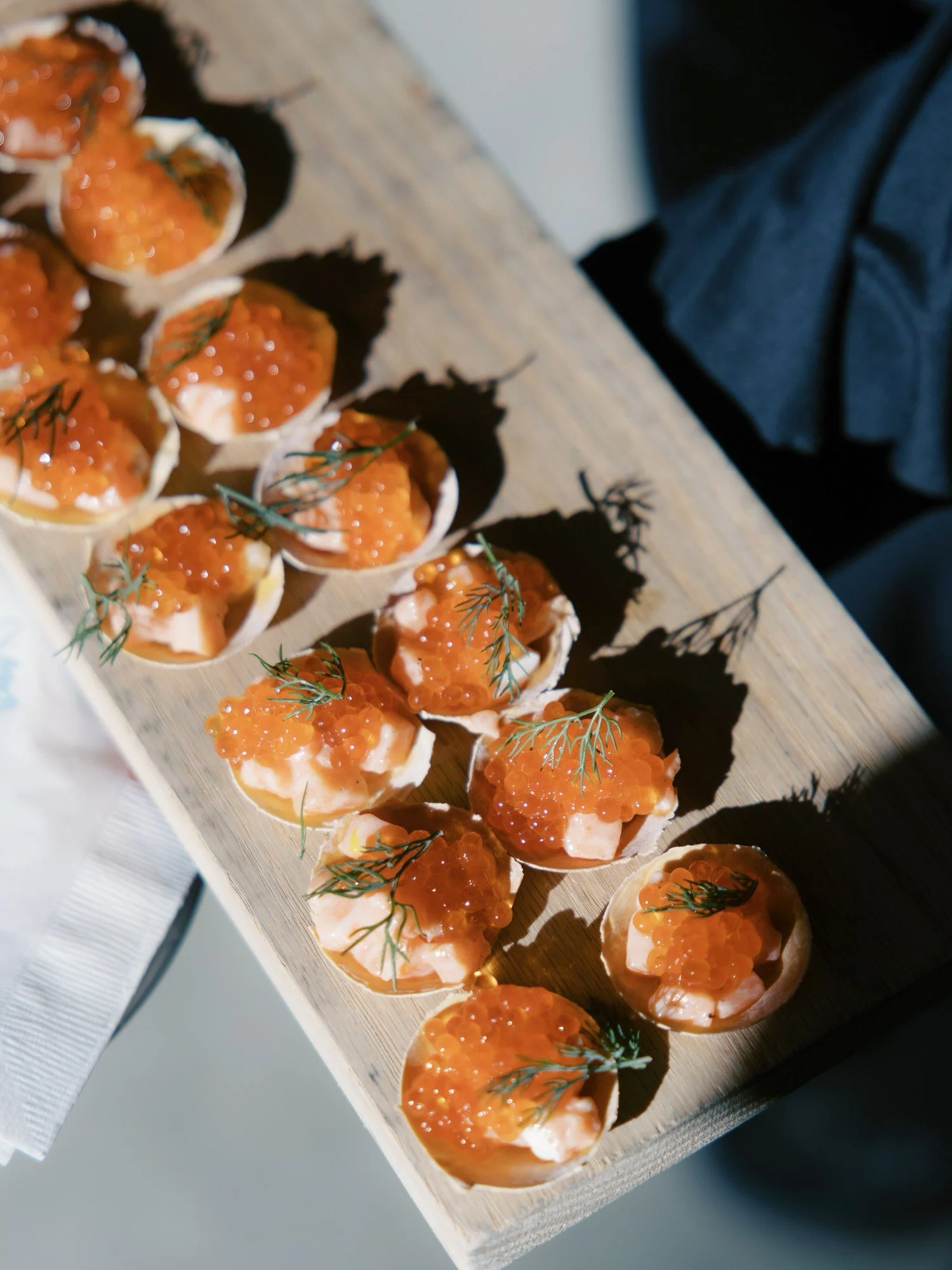 aa-0028-salmon-roe-canapes-served-on-wooden-tray-troutbeck-amenia-ny-planned-by-ashley-douglass-jenny-fu.jpg