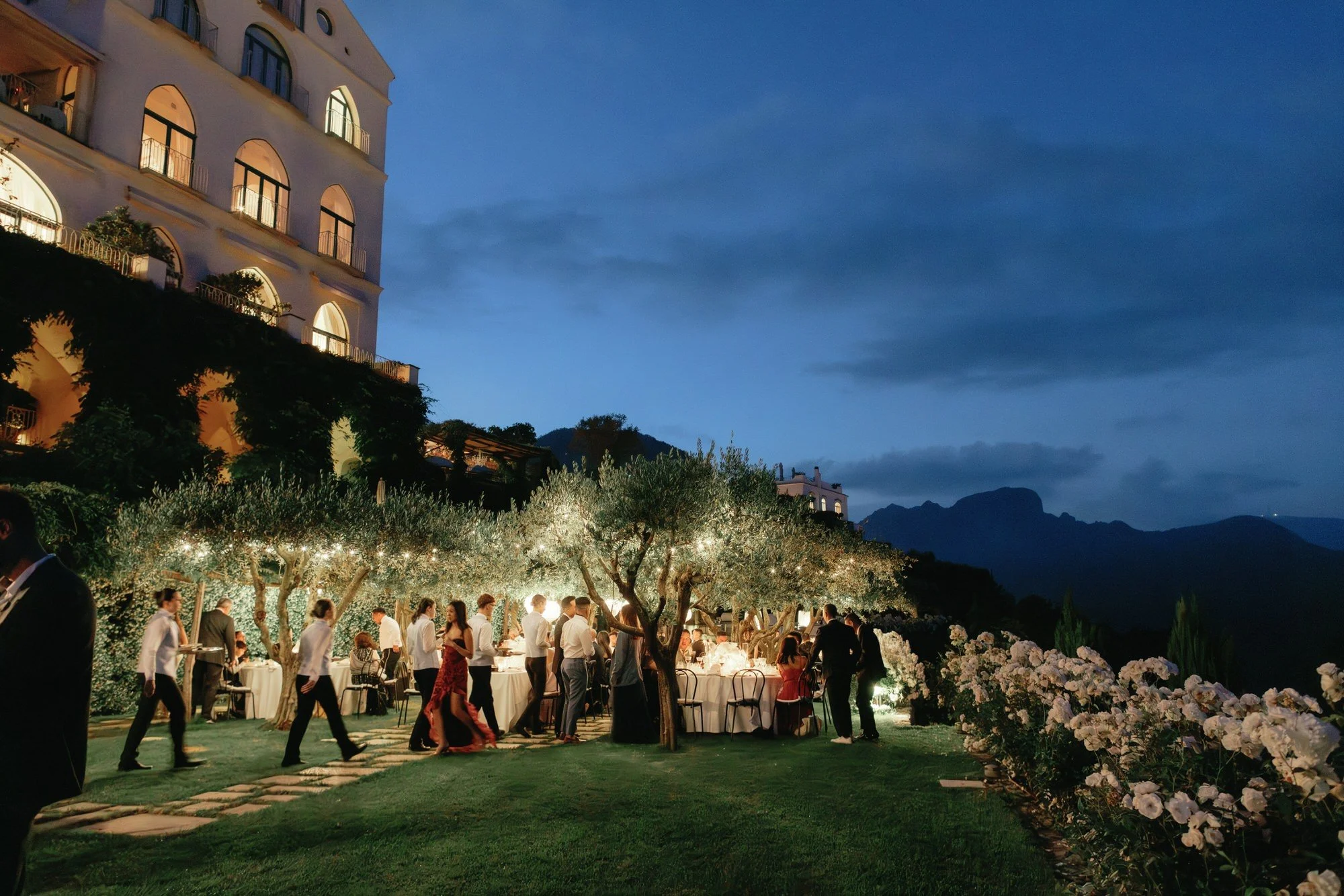 Guests enjoying the candlelit outdoor dinner reception under a starlit sky at Caruso, A Belmond Hotel in Ravello, Italy, photographed by Jenny Fu.