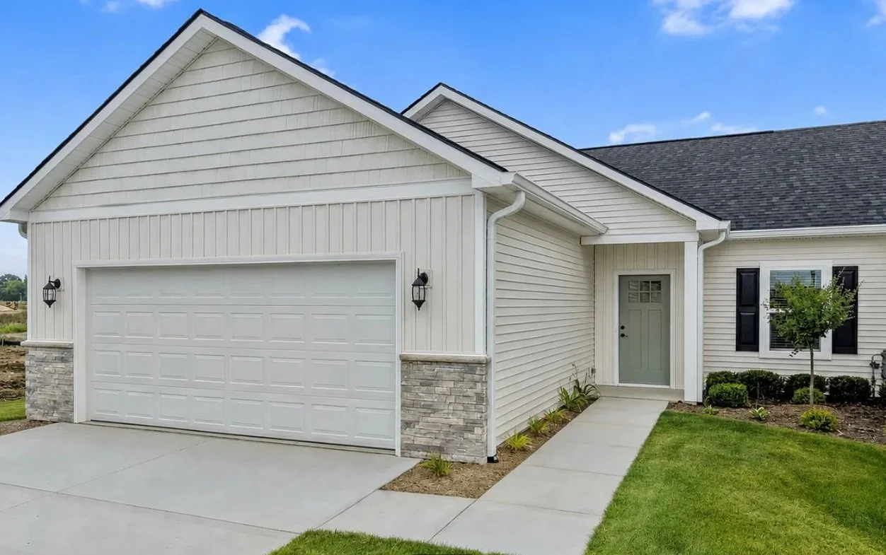 Ranch Condo, Pond Views with finished basement