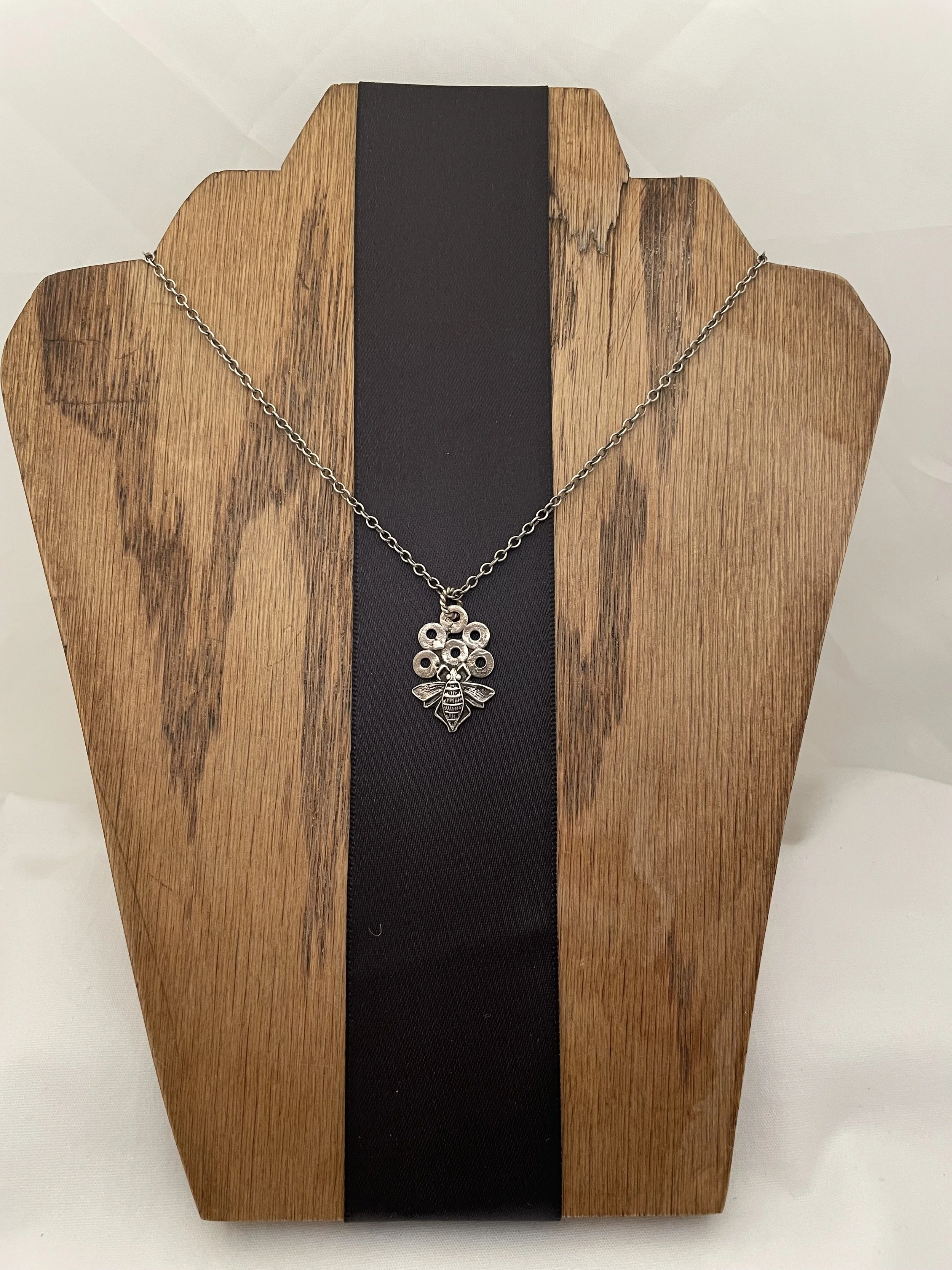 🍃 Beezy Work Necklace