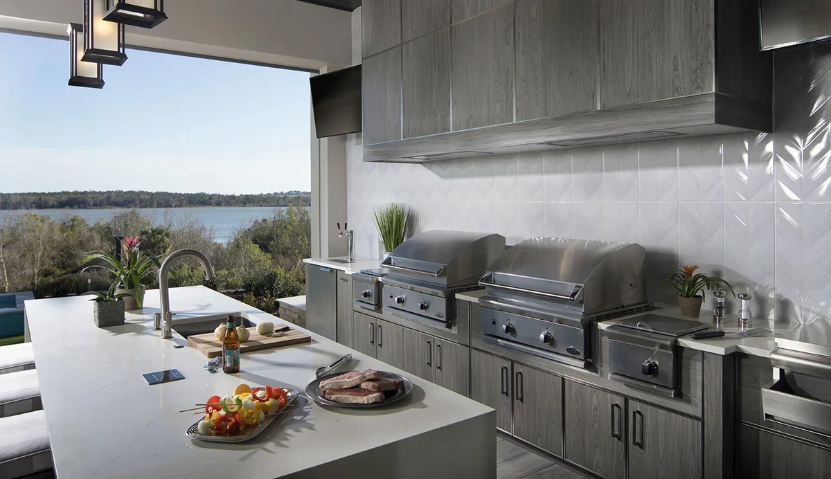 riverside-outdoor-kitchen-with-long-grill-run-and-prep-island (1).webp