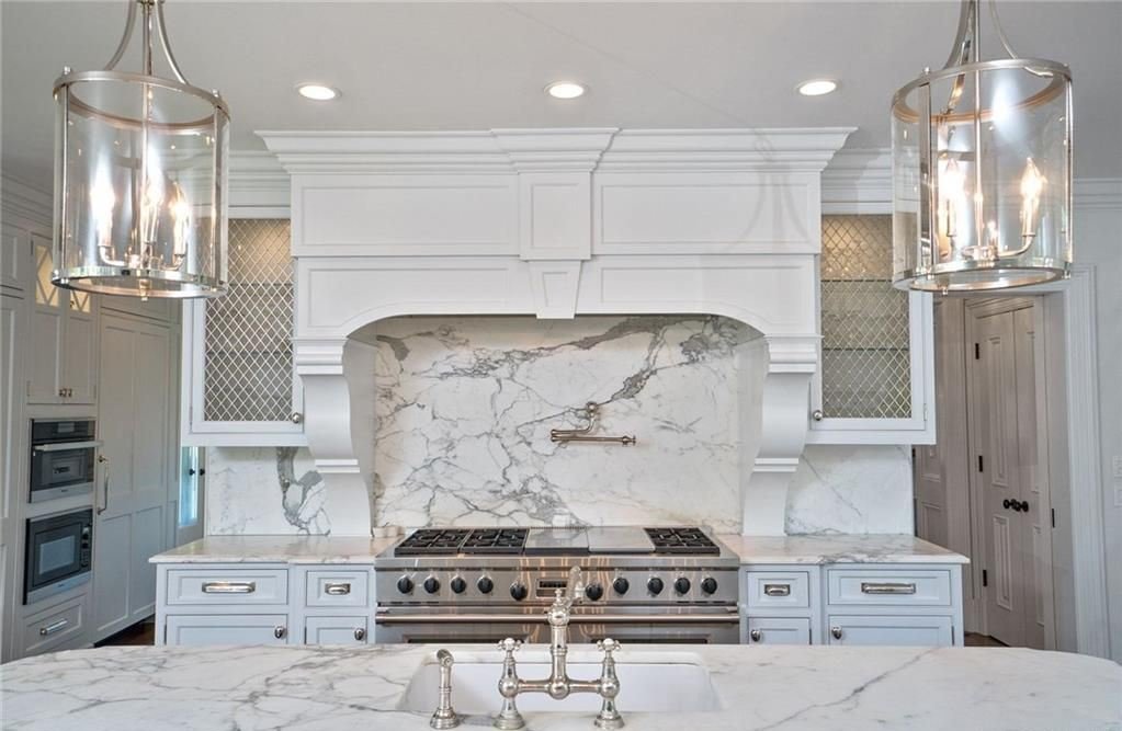 laguzza kitchen 8crophomepage.jpg