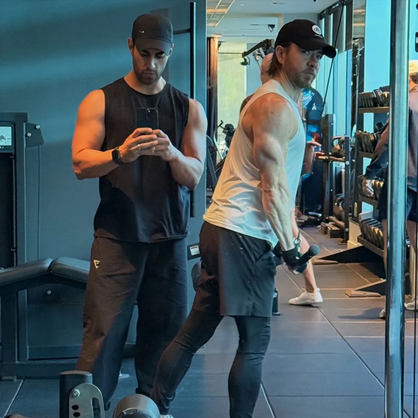 Another day at the office. Creating superheroes one workout at a time 💪🏽💪🏽

#heroicstrength #gymshark #superherotraining