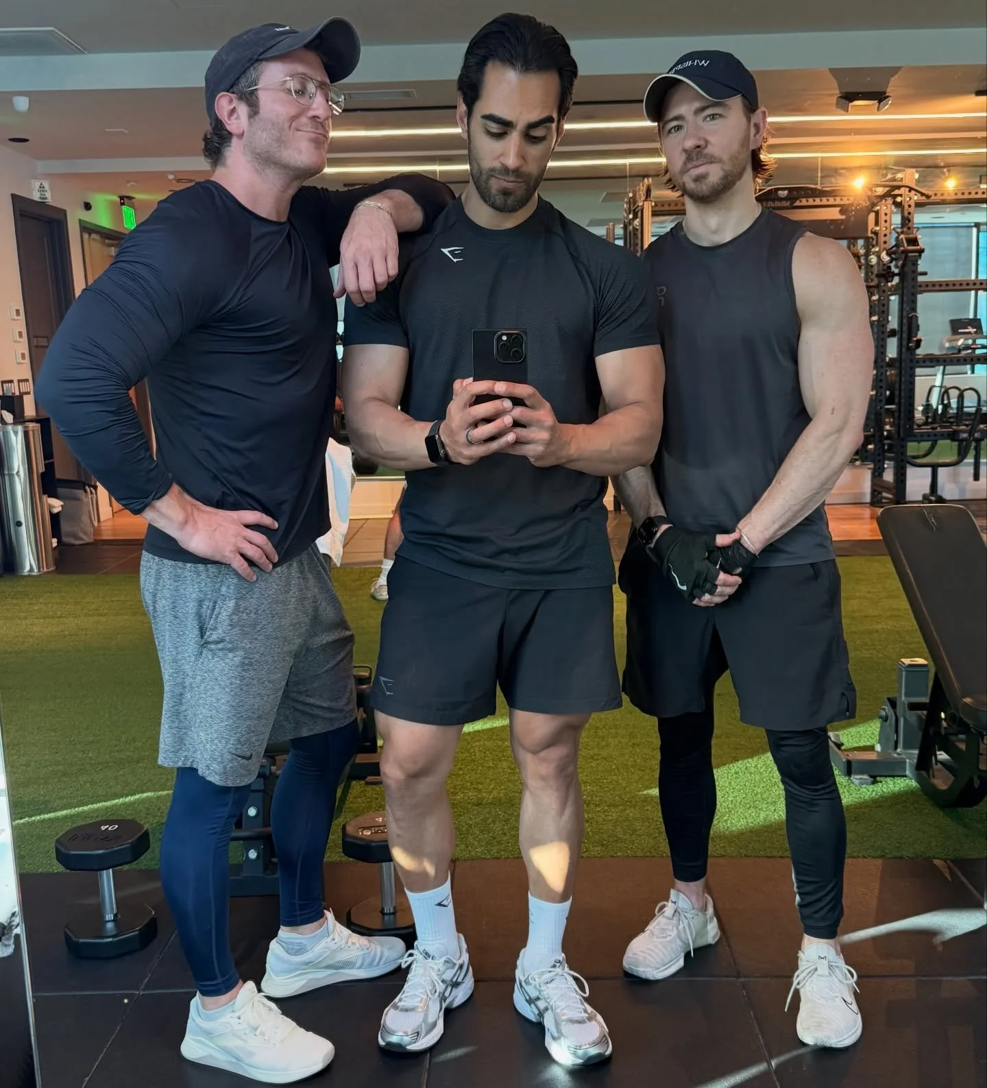 Bodies by Saul...😉 We back baby!

#theboysarebackintown #personaltrainer #gymselfies
