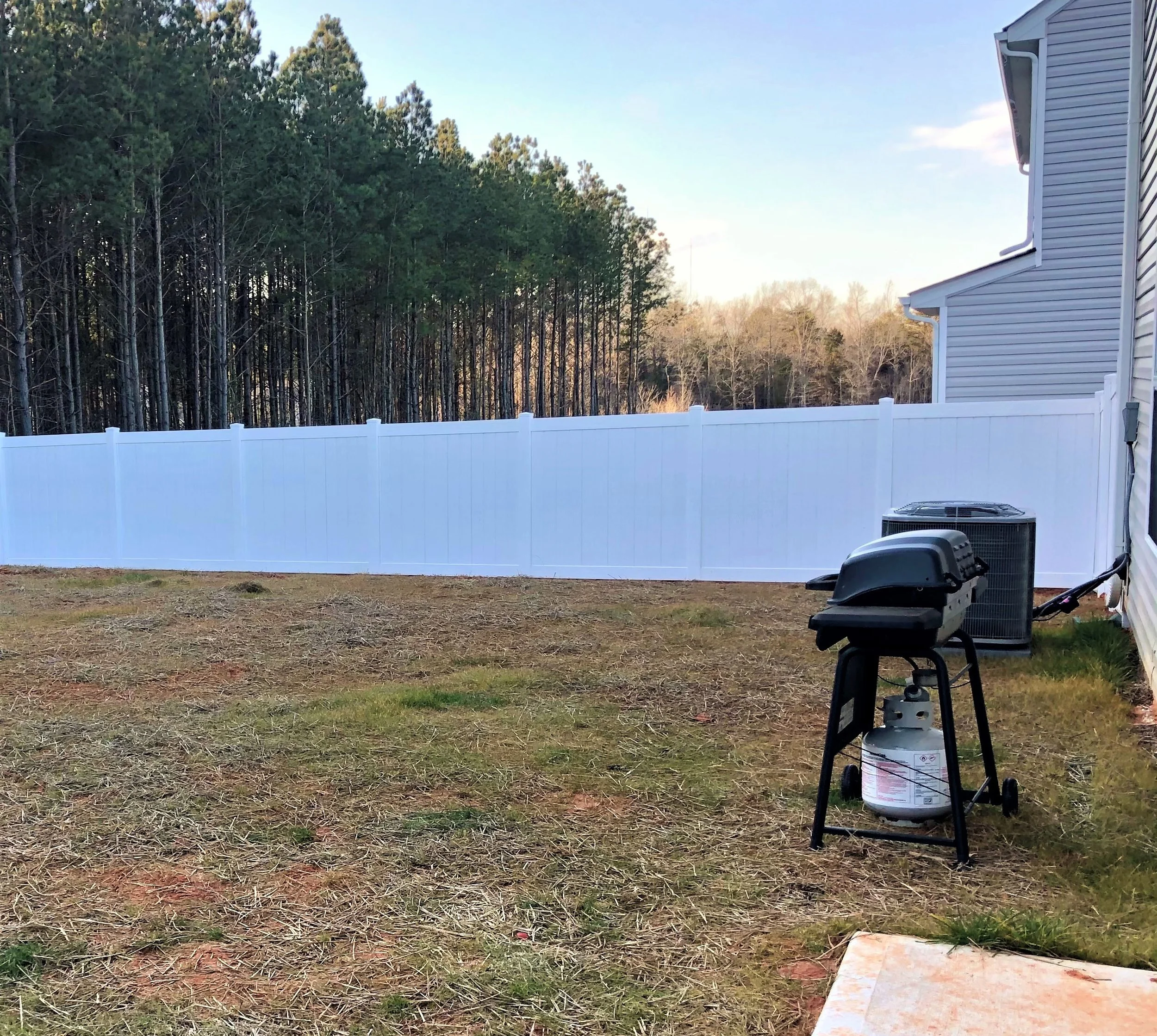 6ft Tall White Vinyl Privacy 2.jpg