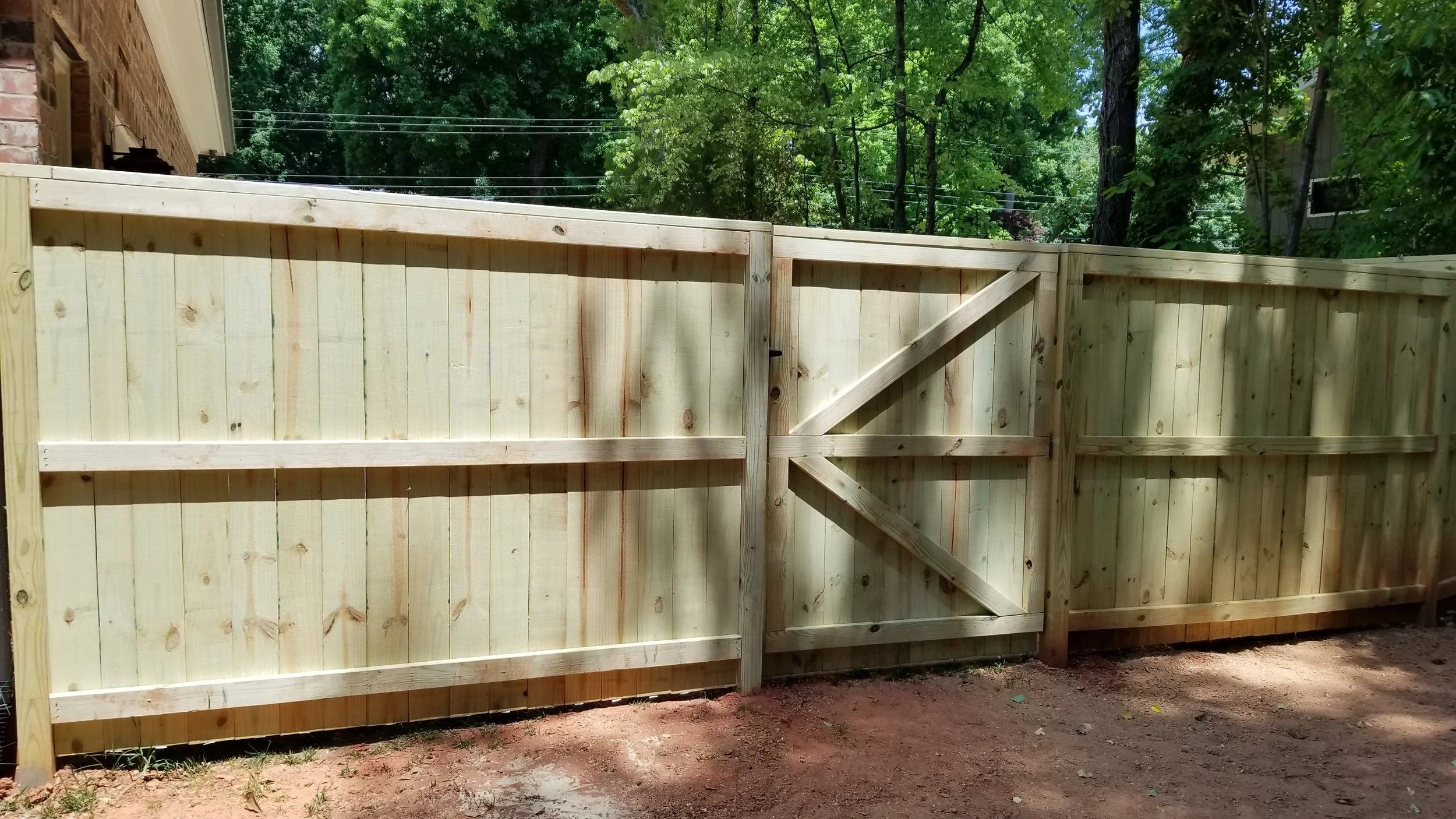Wood Privacy w Top Cap Gate 2.jpg