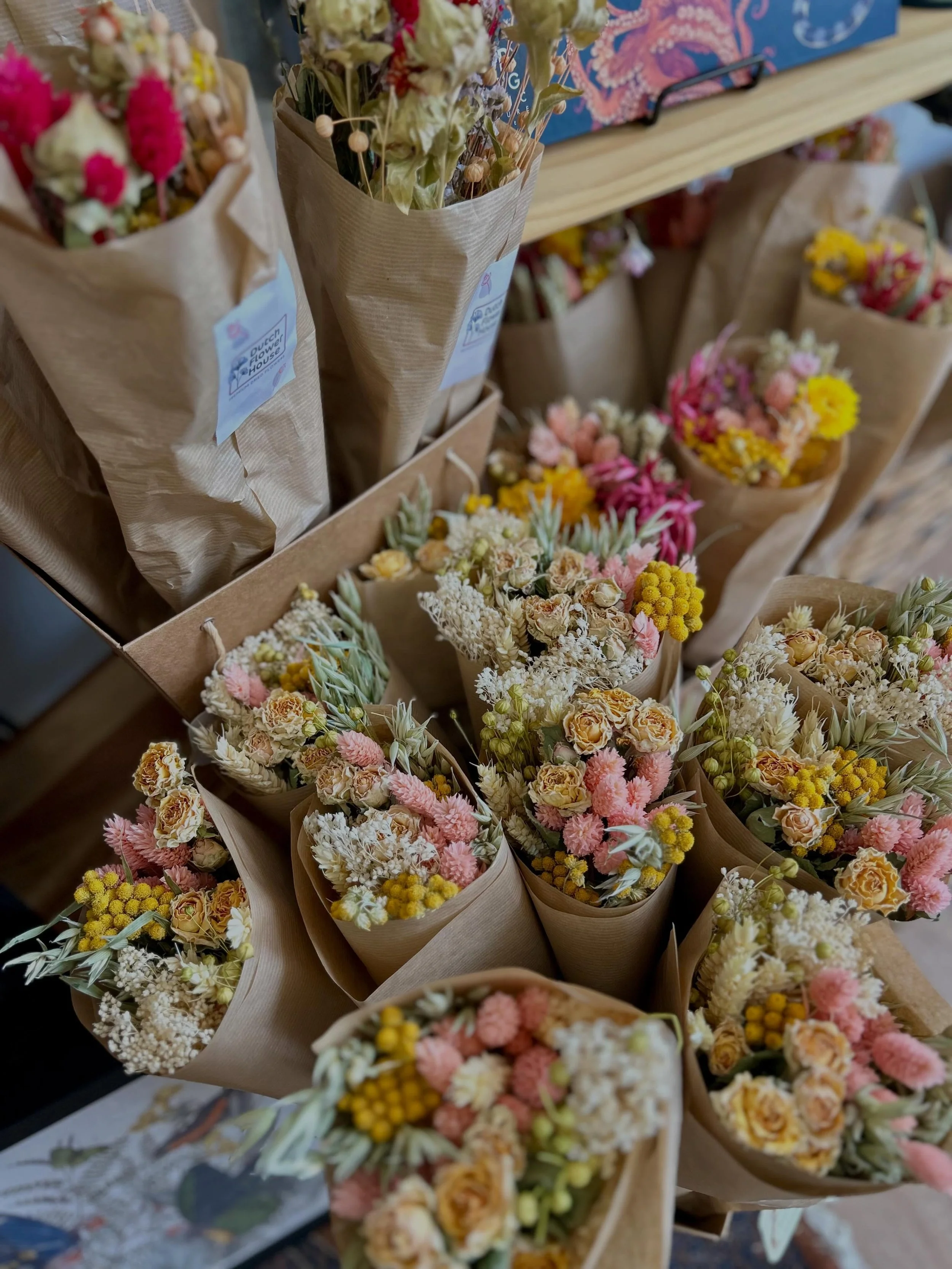 Restocked on these gorgeous dried flower bouquets! Stop in today 10-4 🫶💐